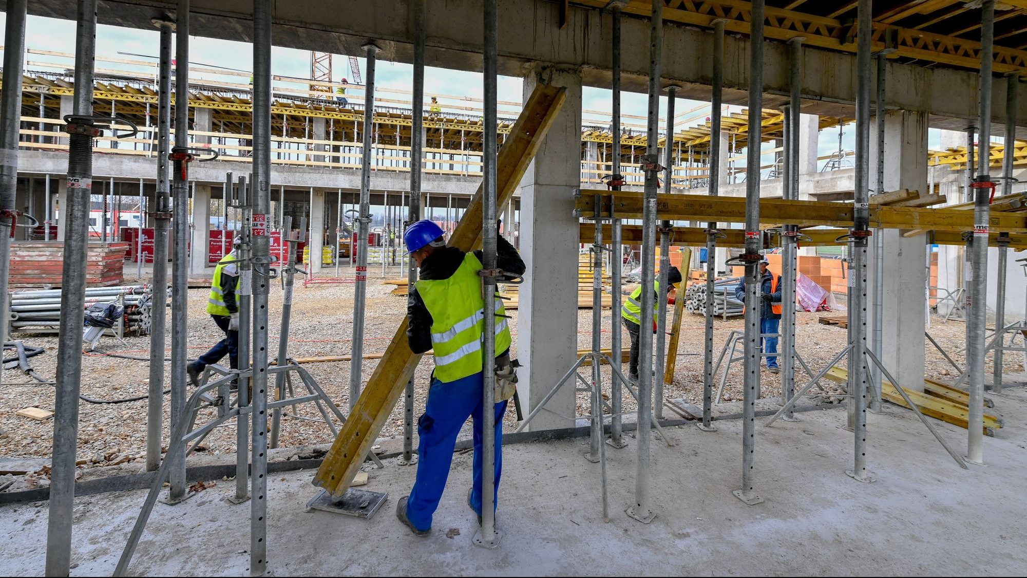 Fennmarad az építőanyagok kiviteli korlátozása