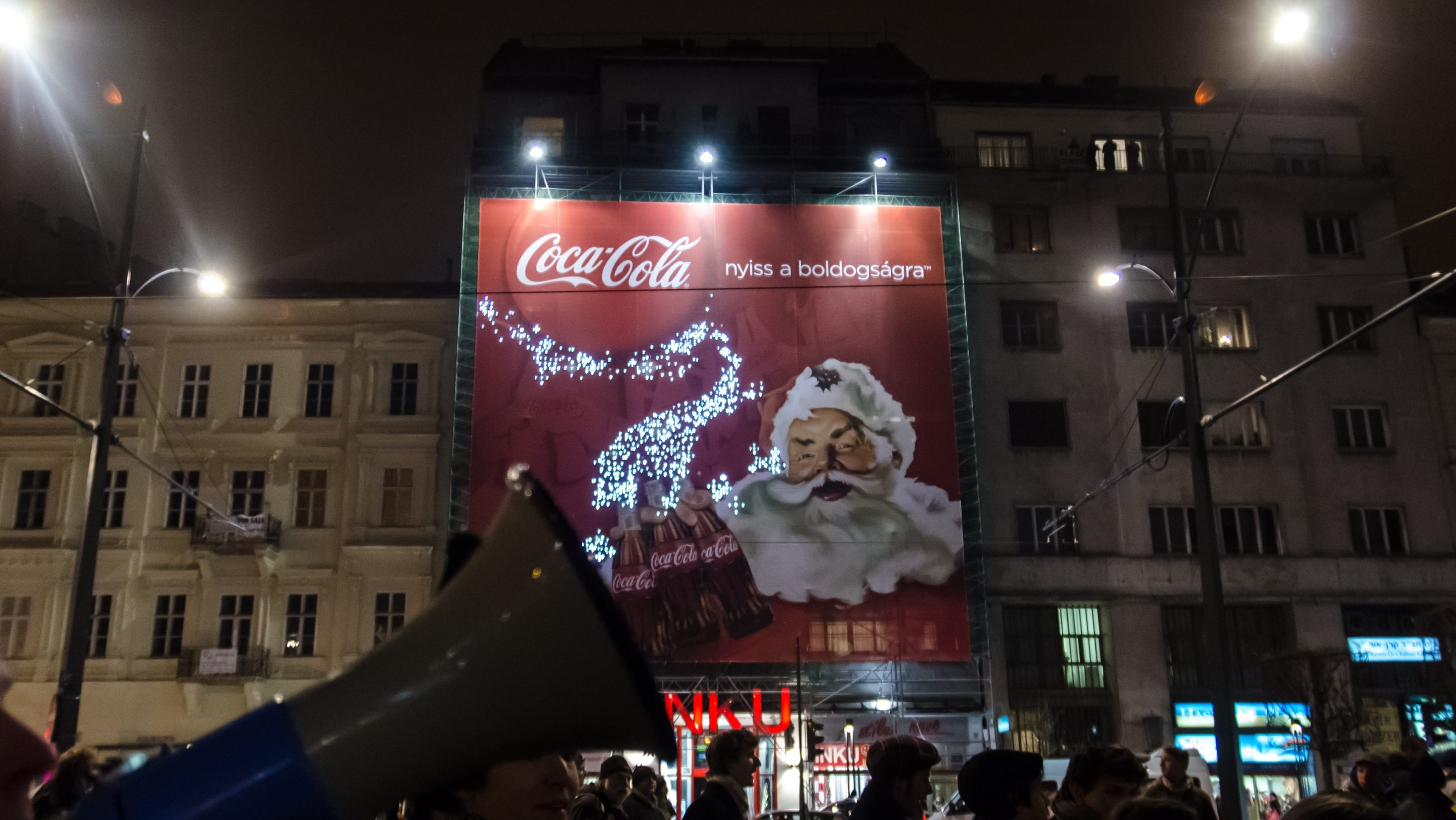 A lakók járnak a legrosszabbul a homlokzati reklámokkal