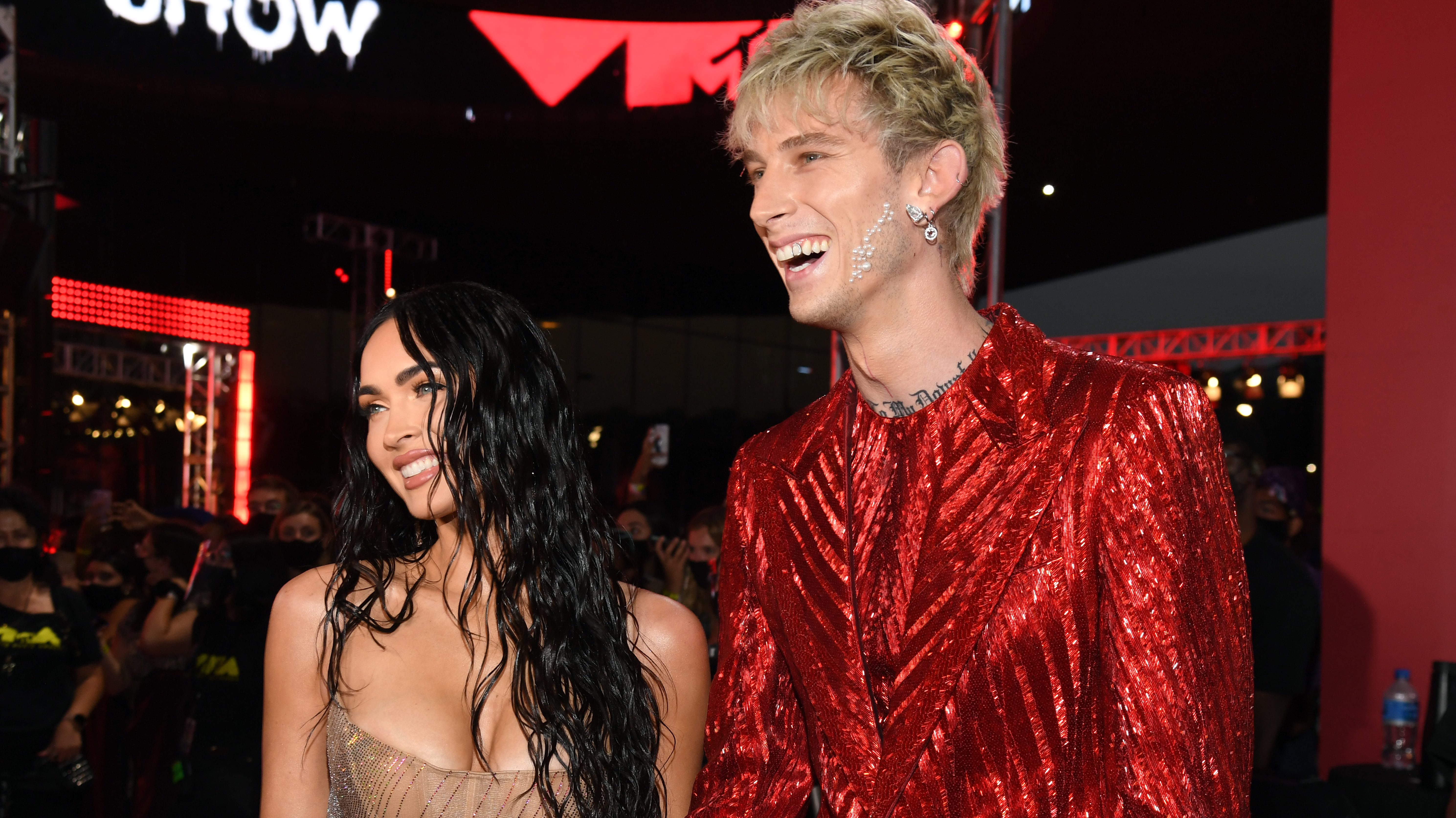 Megan Fox és Machine Gun Kelly tényleg ittak egymás véréből