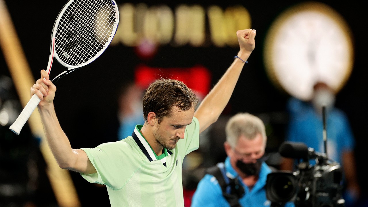 Medvegyev 0-2-ről, meccslabdáról fordítva elődöntős az AusOpenen