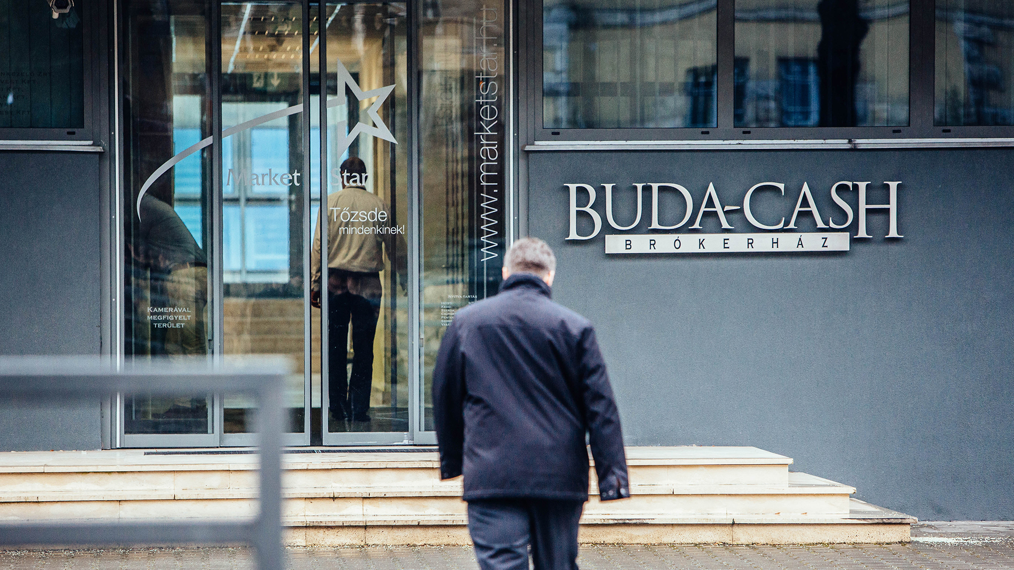 2,8 milliárd forint EU-s támogatás úszott el a Buda-Cash csődje miatt, a minisztérium hallgat az ügyről