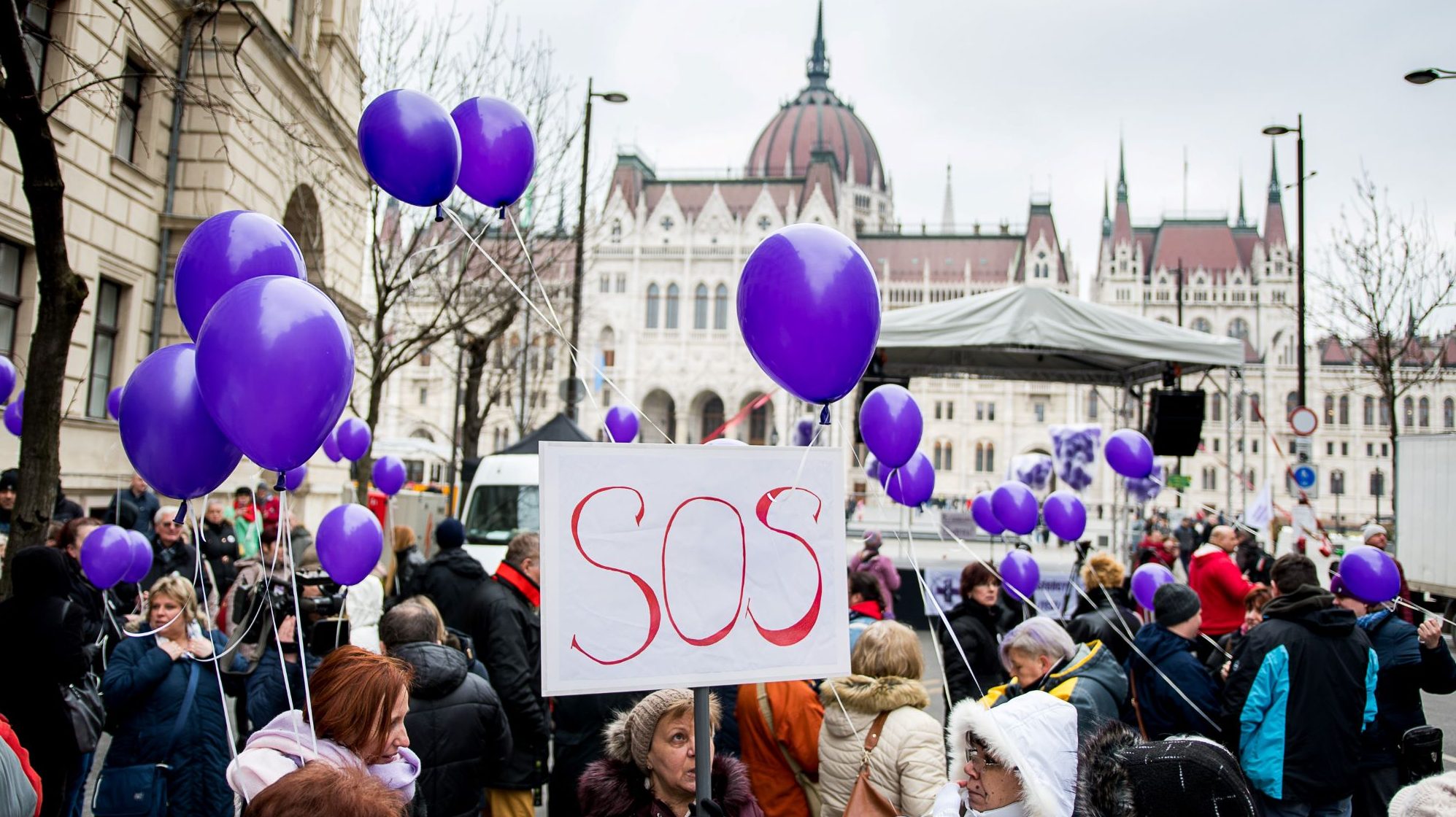 Érdemi béremelés, depolitizálás, az ügyeleti rendszer rendbetétele – ezeket kérik az orvosok és szakápolók