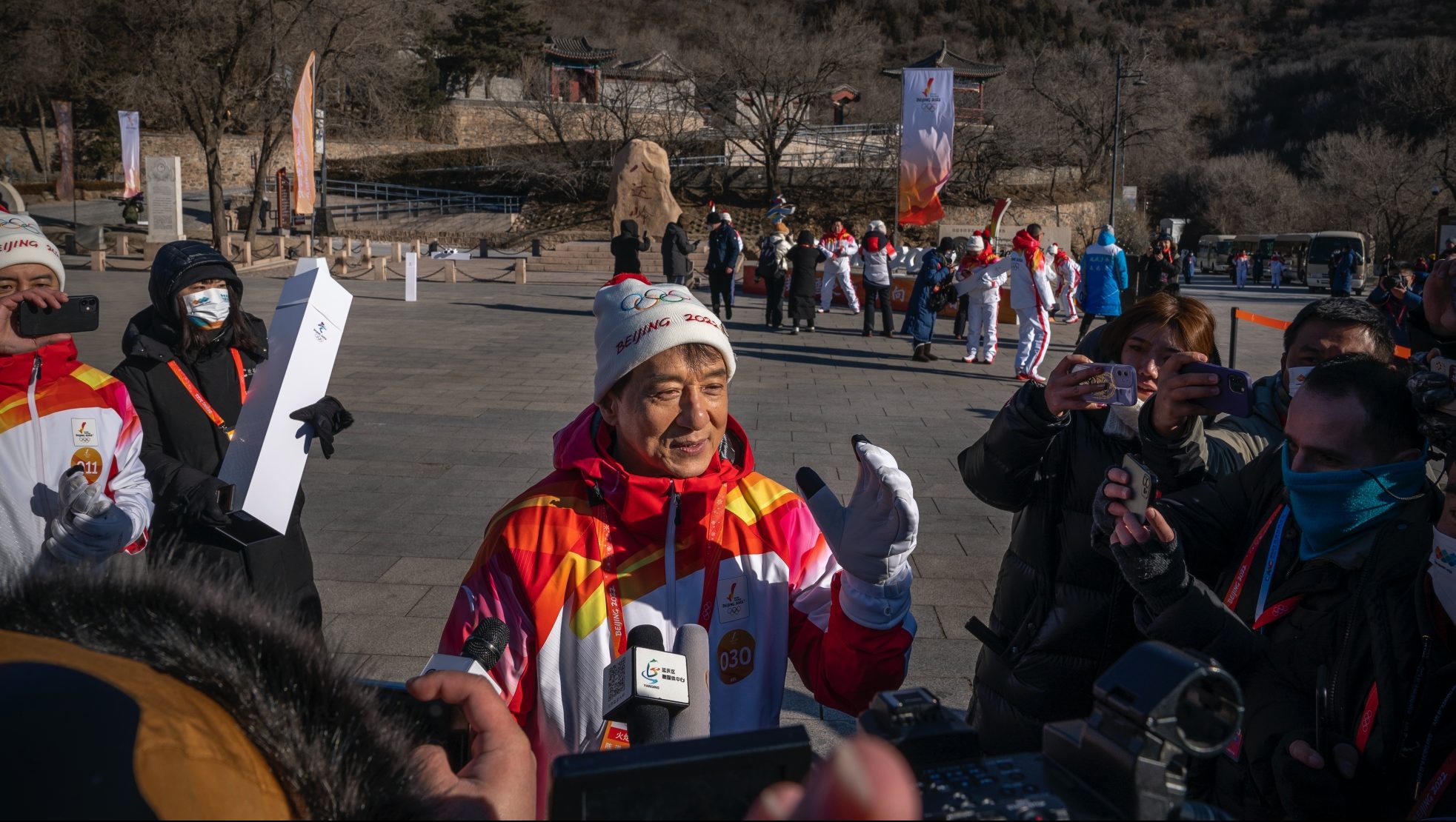Jackie Chan a kínai nagy falon futott az olimpiai lánggal
