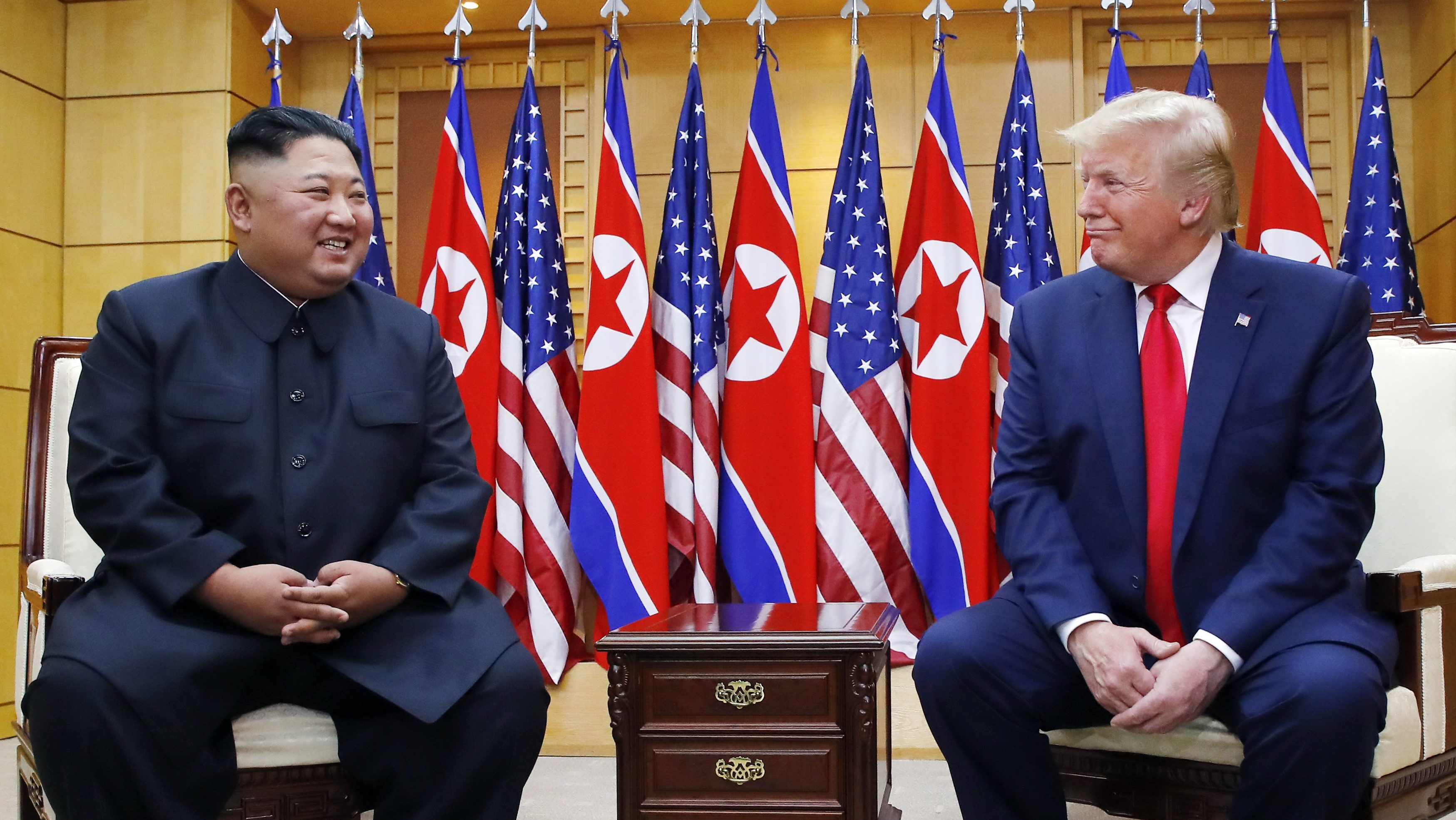 Donald Trump hazavitte Kim Dzsongun szerelemes leveleit a Fehér Házból