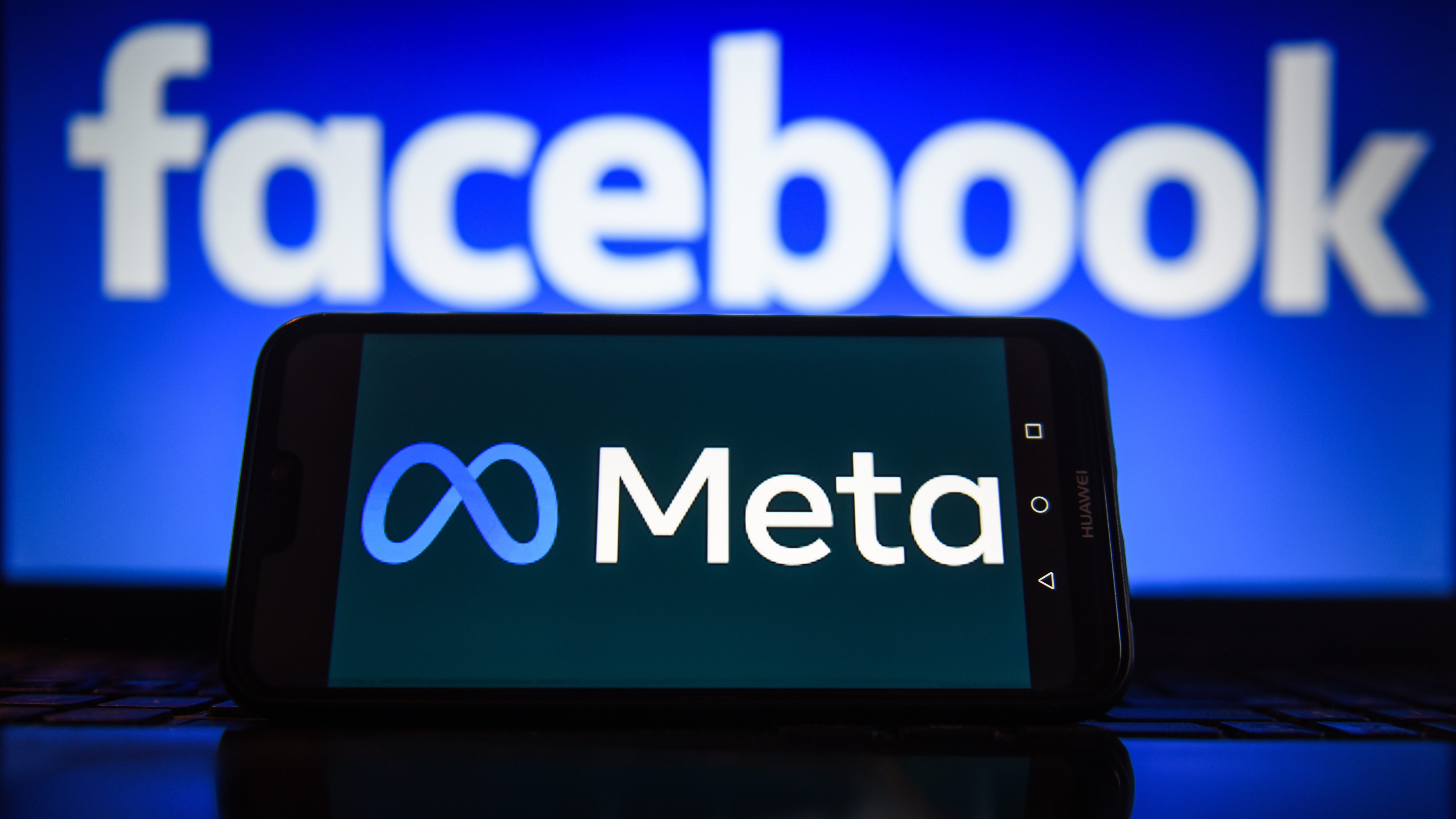 Azzal fenyegetőzik a Meta, hogy lelövi Európában a Facebookot