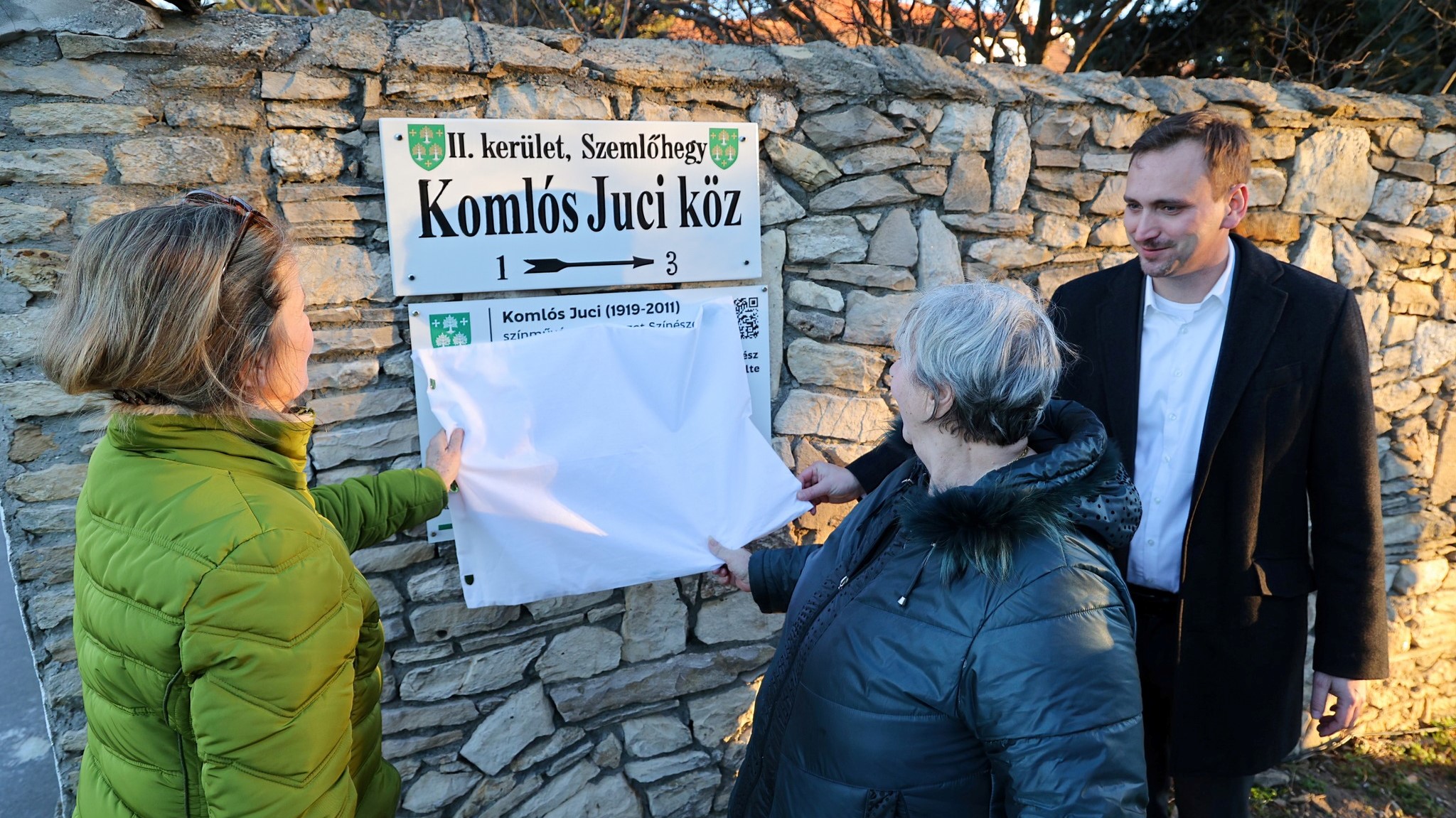 Emléktáblát és közt is kapott Budán Komlós Juci