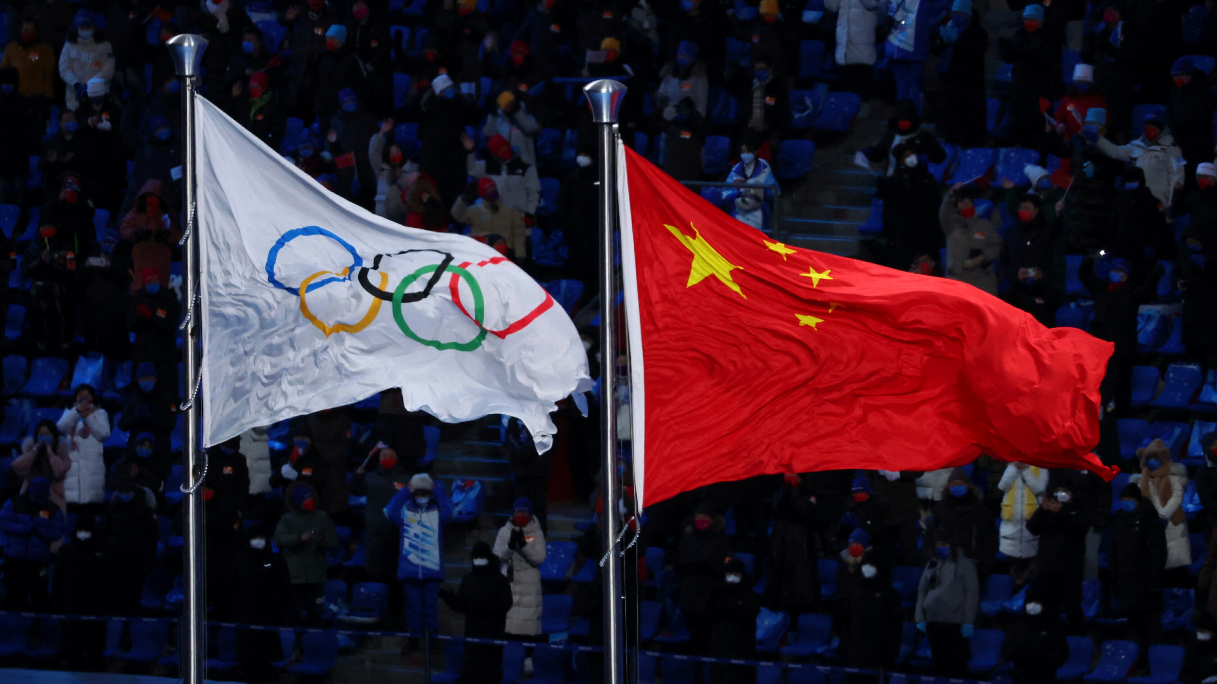 Rövidpályás gyorskorcsolya: nem csitulnak az indulatok, széttépték a kínai zászlót