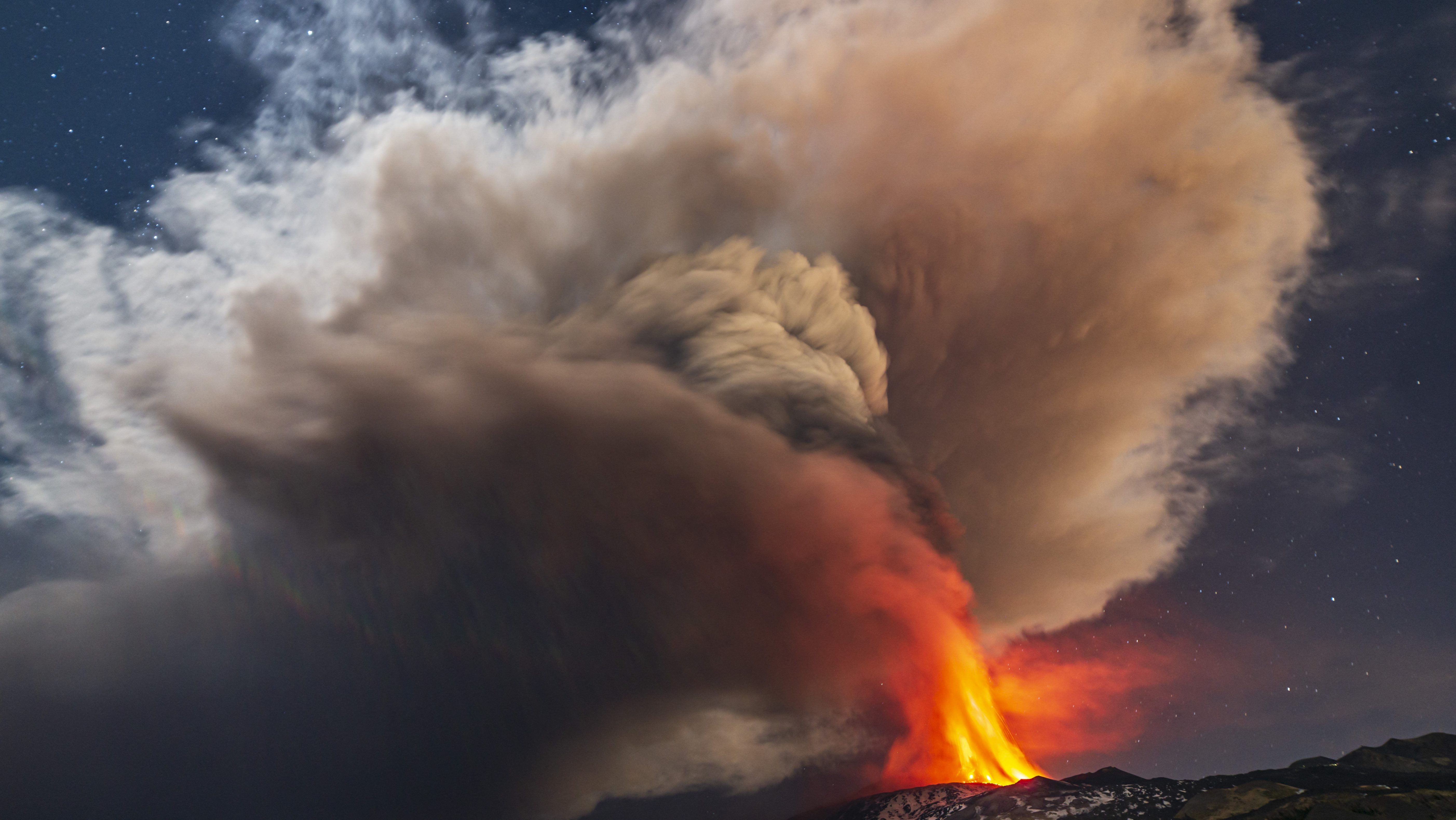 Vulkáni vihart okozott az Etna erős kitörése