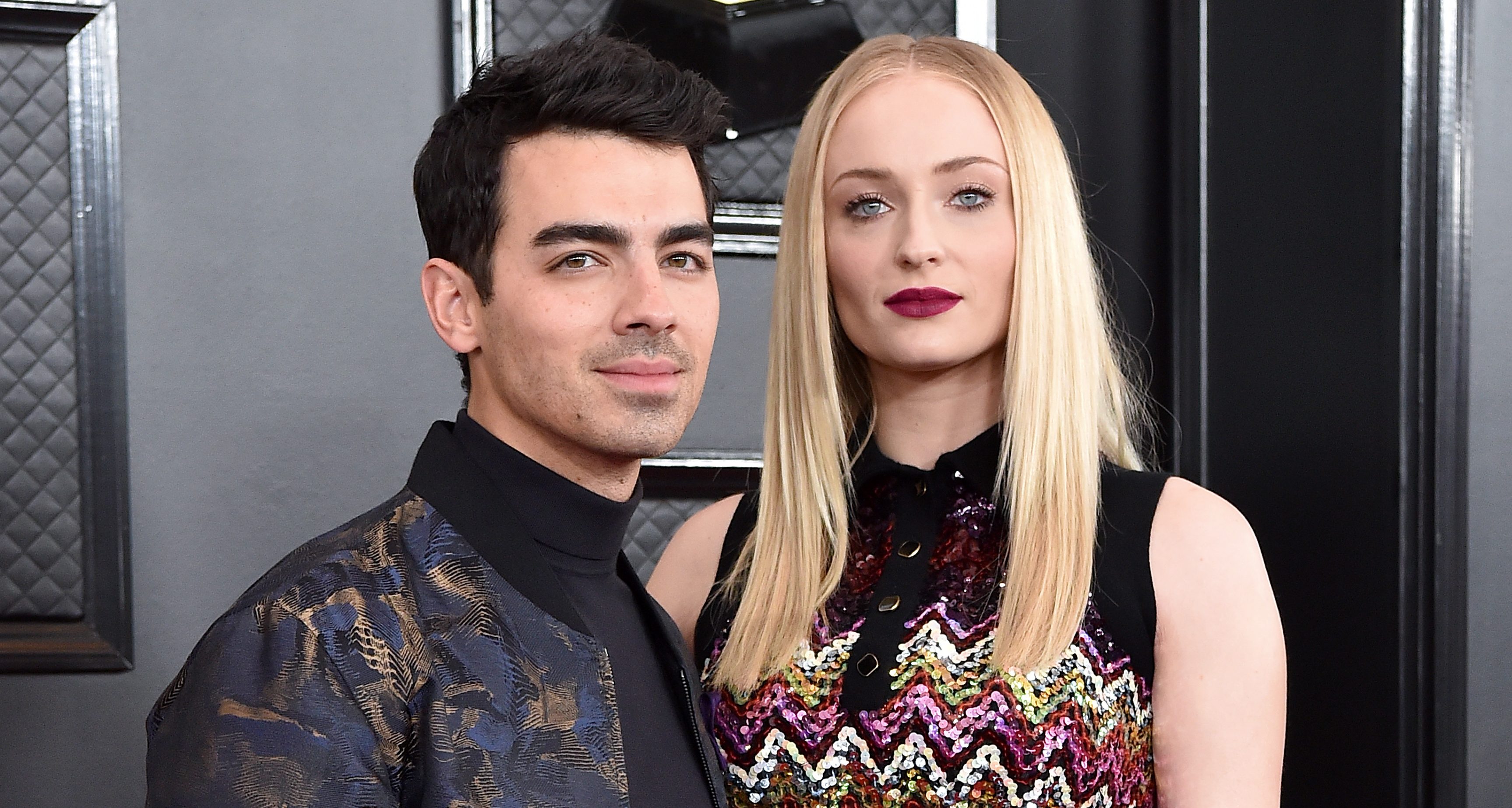 Minden jel azt mutatja, Sophie Turner ismételten gyereket vár