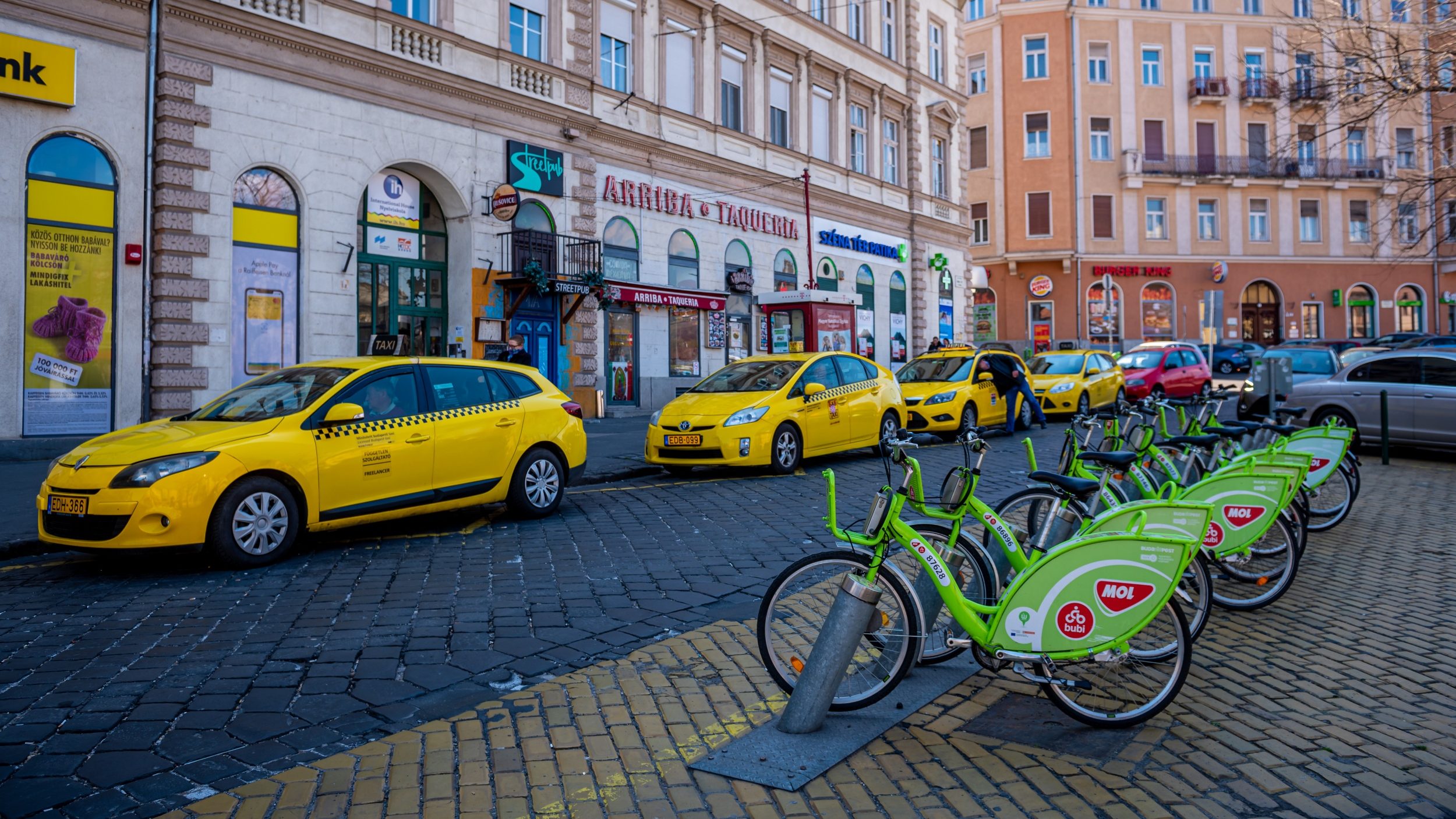 Karácsony: A kormány mostantól engedélyezi a taxis díjak emelését