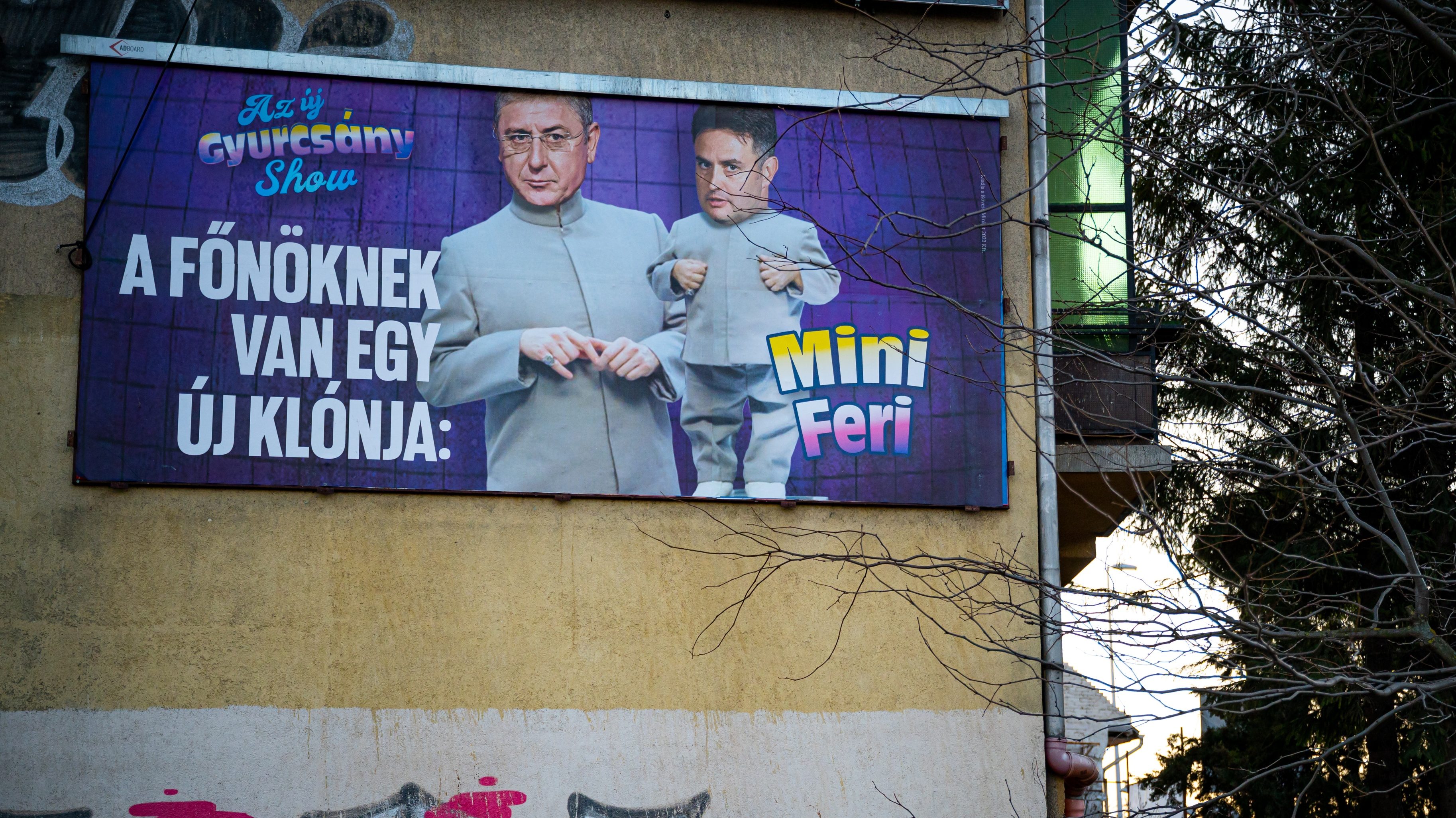 Fideszes választási plakátok tucatjait rongálták meg Miskolcon
