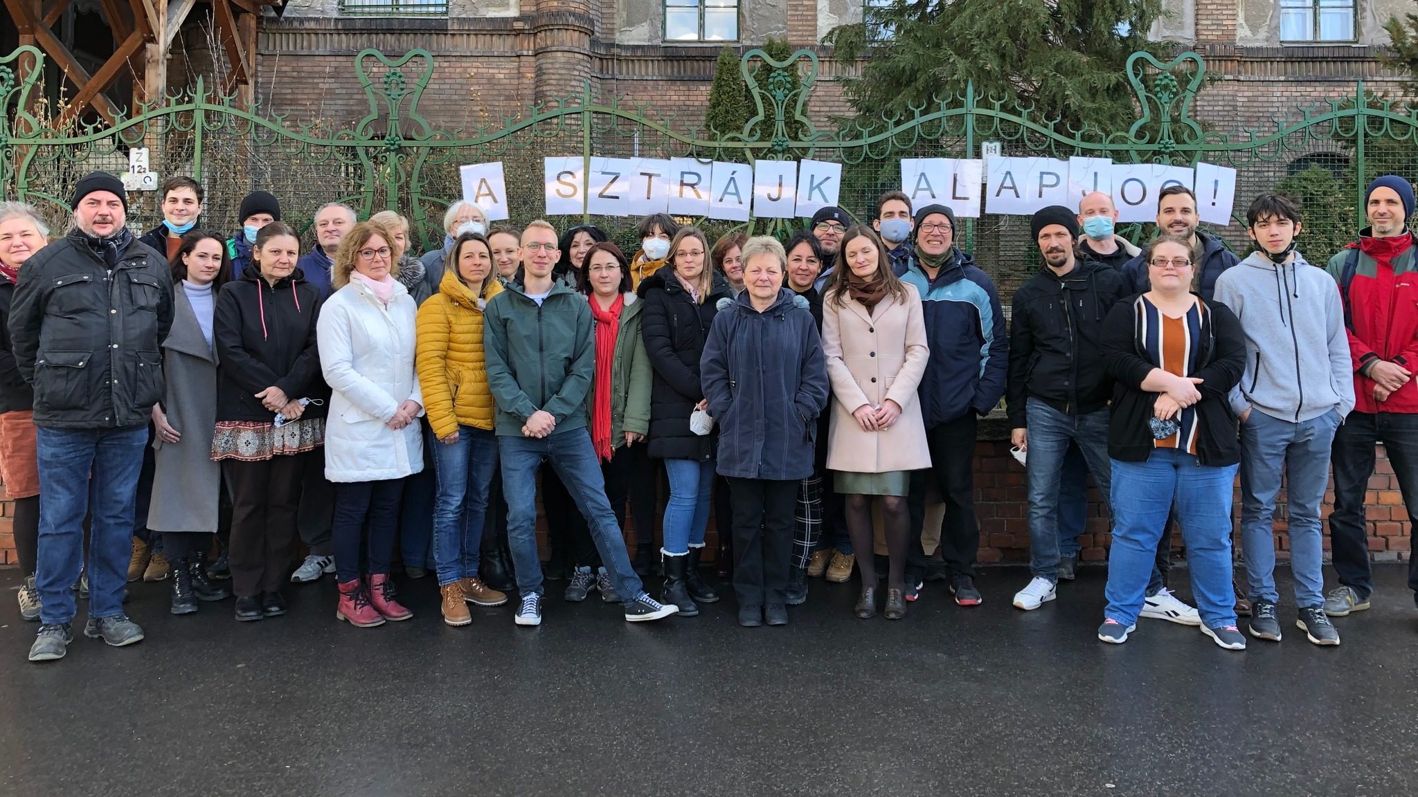 A Teleki Blanka Gimnázium 33 pedagógusa nem végzi nevelési munkáját