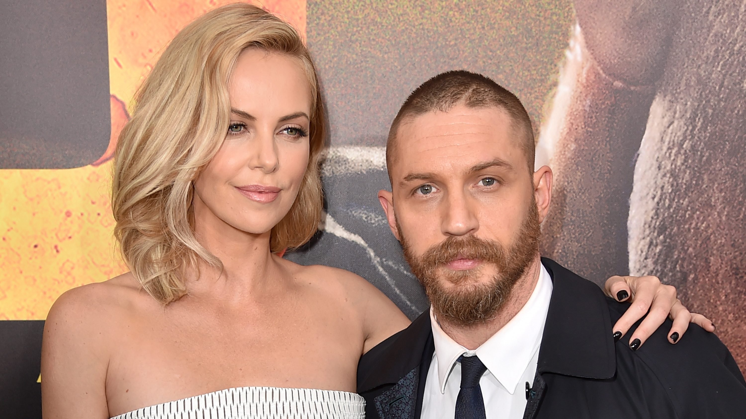 Charlize Theron a Mad Max forgatásán azt kérte, hogy védjék meg Tom Hardytól