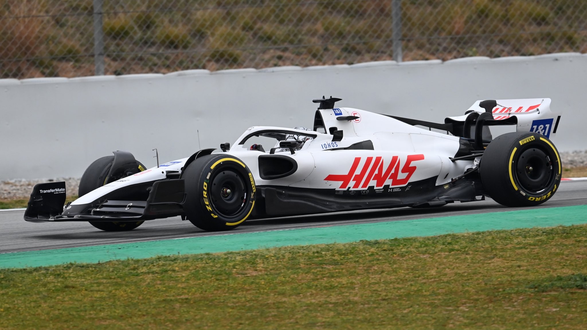 Forma-1: lekerült az orosz festés, hófehér autóval tesztel a Haas