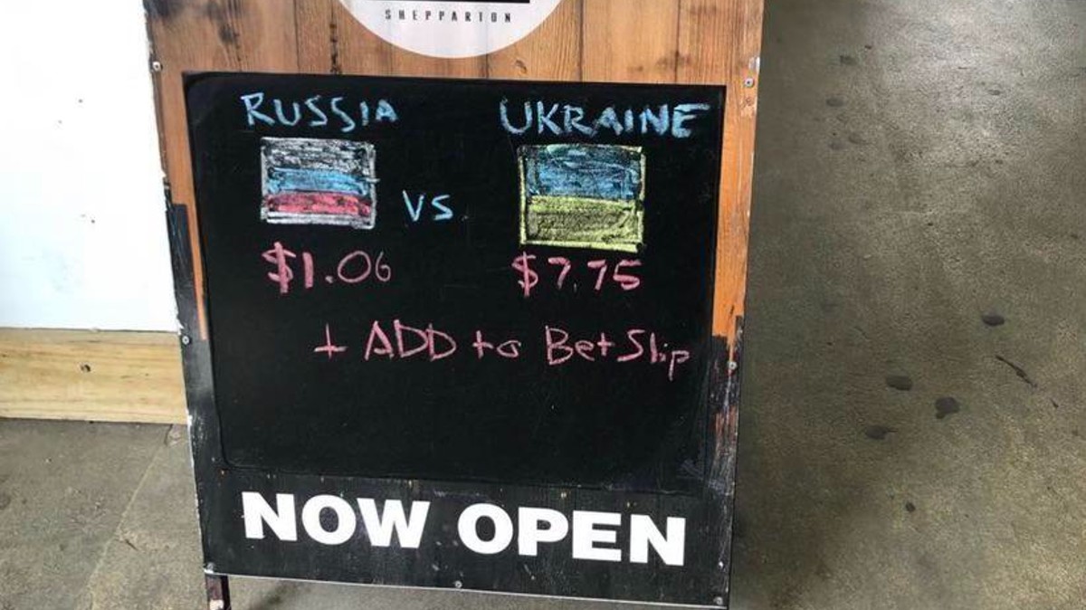 Kicsapta a biztosítékot egy ausztrál kocsma, ahol arra lehet fogadni, ki nyeri az orosz-ukrán háborút