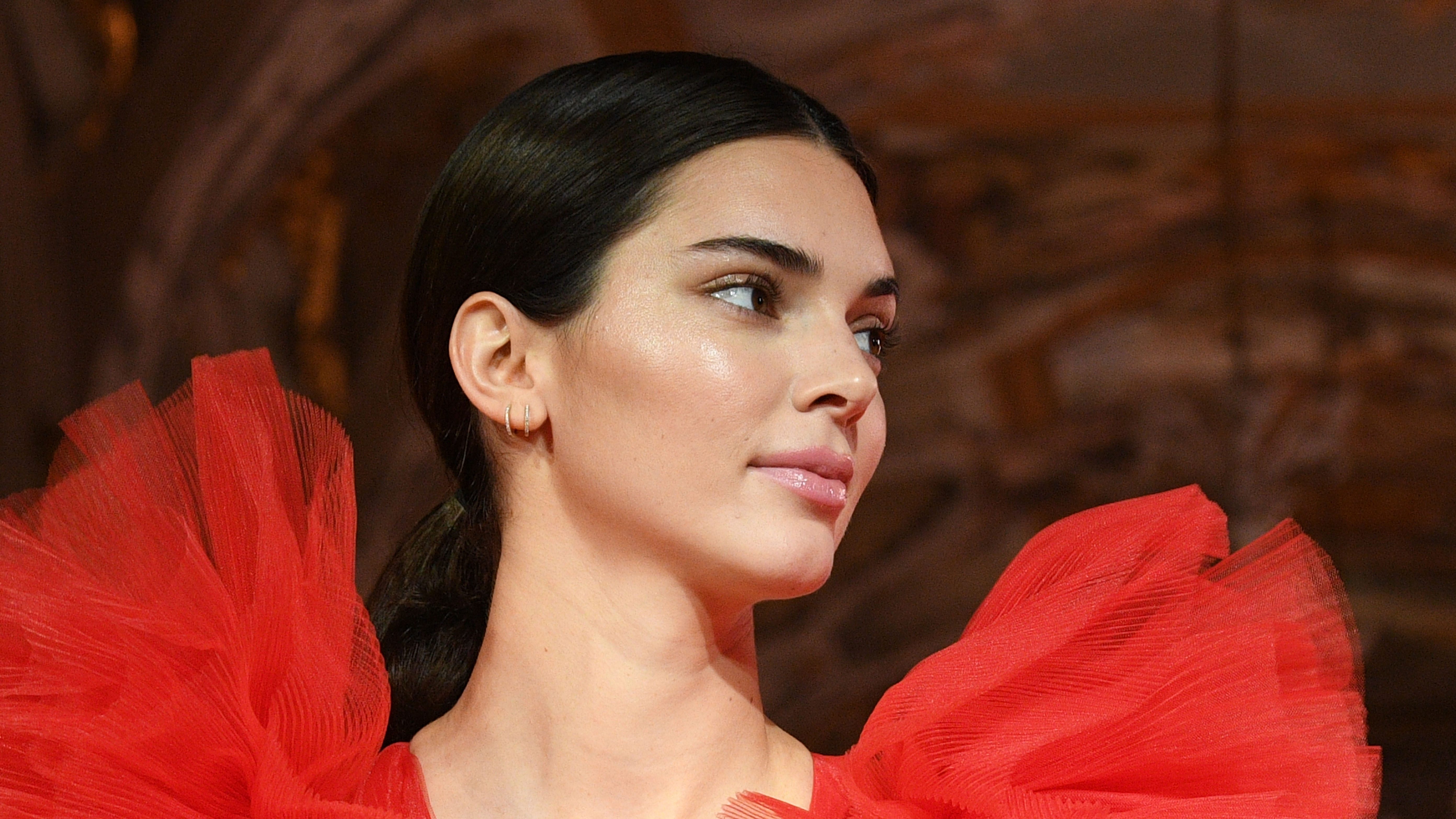 Néhány kommentelő kiakadt, szerintük Kendall Jenner meztelen képét csak a hírneve miatt nem törli az Instagram