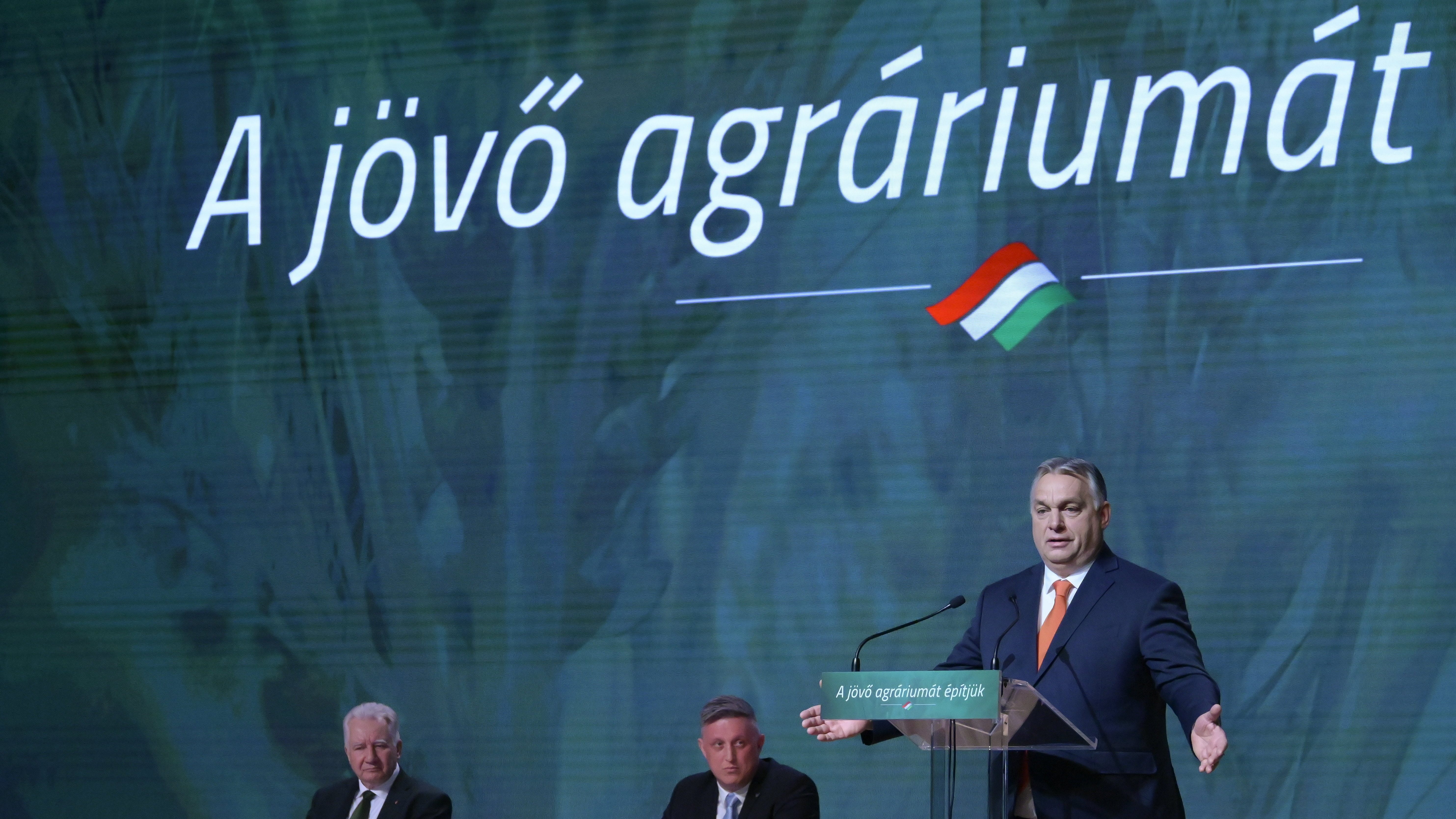 Orbán olyan sok pénzt ígér a gazdáknak, amennyit még ő is nehezen tud elképzelni