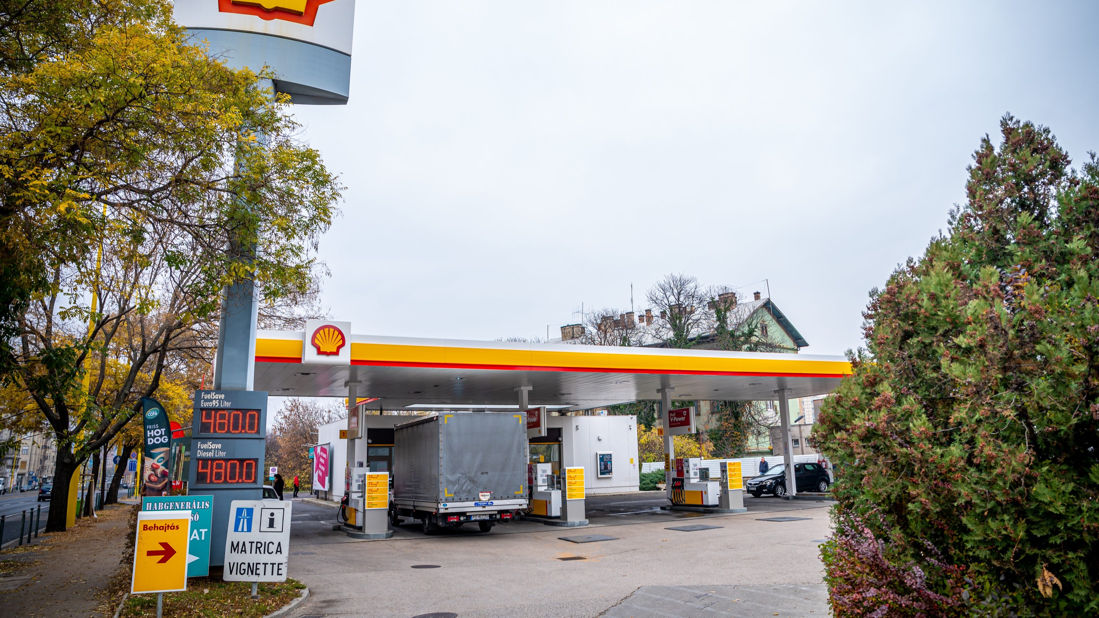 A Shell leállítja az orosz olajvásárlását és bezárják az ottani kutakat