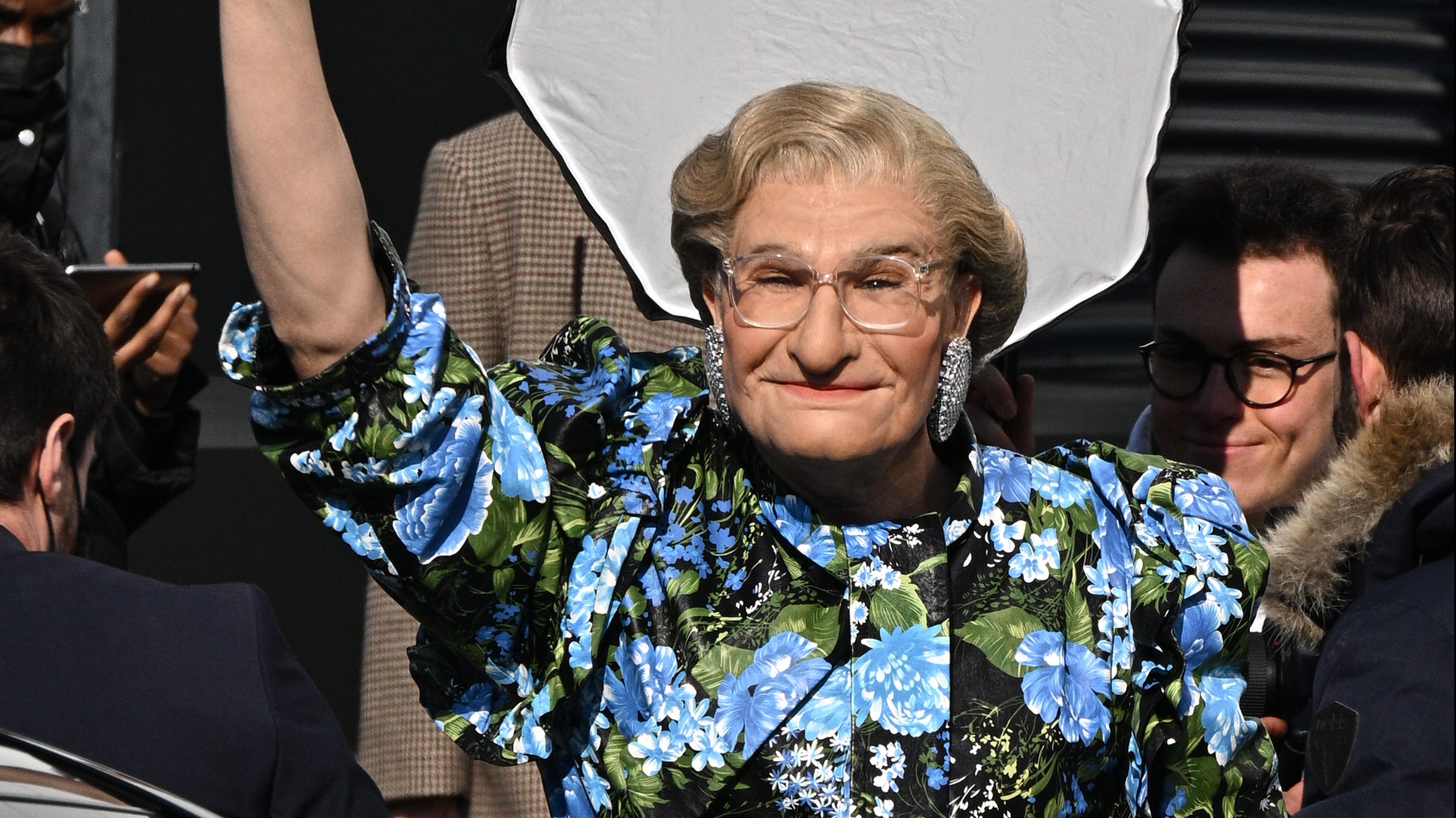 Mrs. Doubtfire is megjelent a párizsi divathéten