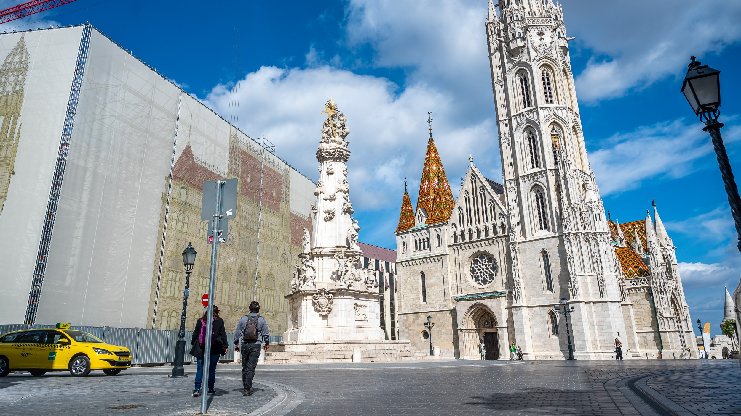 Zöldítené a Mátyás-templom előtti Szentháromság teret a Budavári Önkormányzat