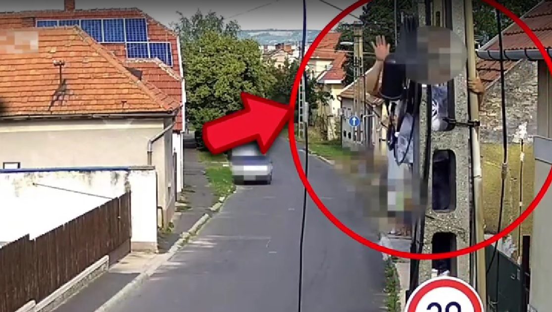 Videón, ahogy egy tapolcai férfi őrjöngve tépkedi a villanyoszlopra szerelt kábeleket