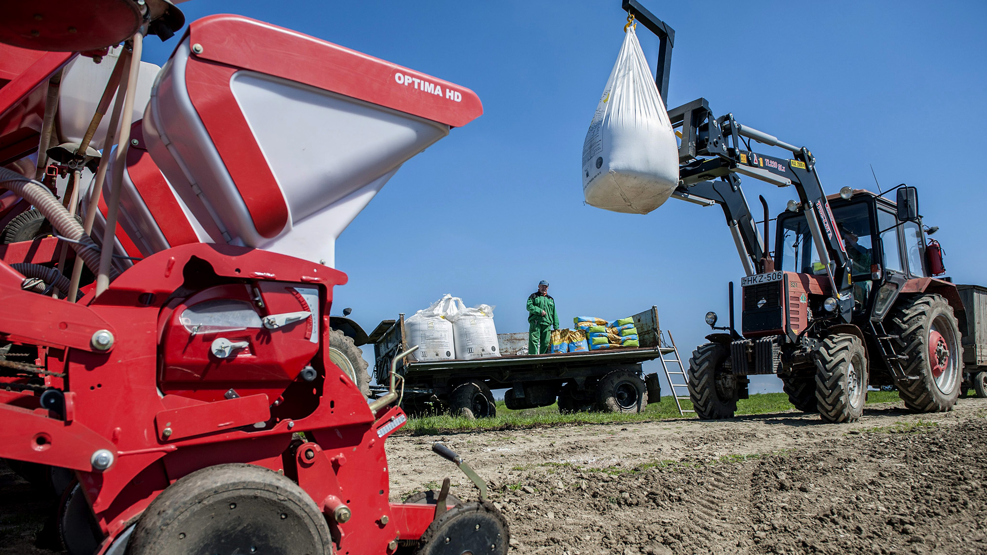 Bige pánikot kelt az agrárminiszter szerint, de már Mészáros Lőrincék is kifogytak a műtrágyából