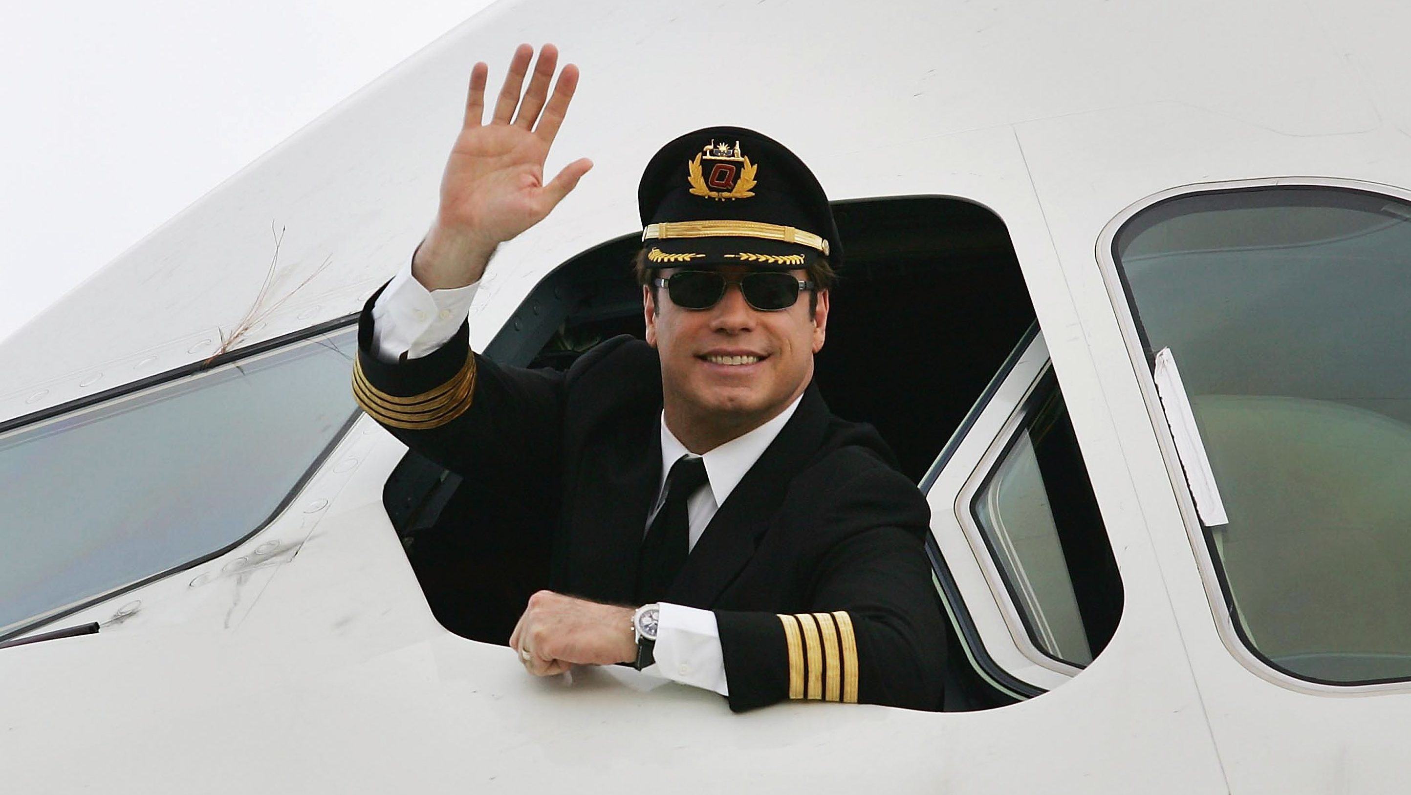 John Travolta megszerezte az engedélyt, hogy Boeing 737-es utasszállítót vezethessen