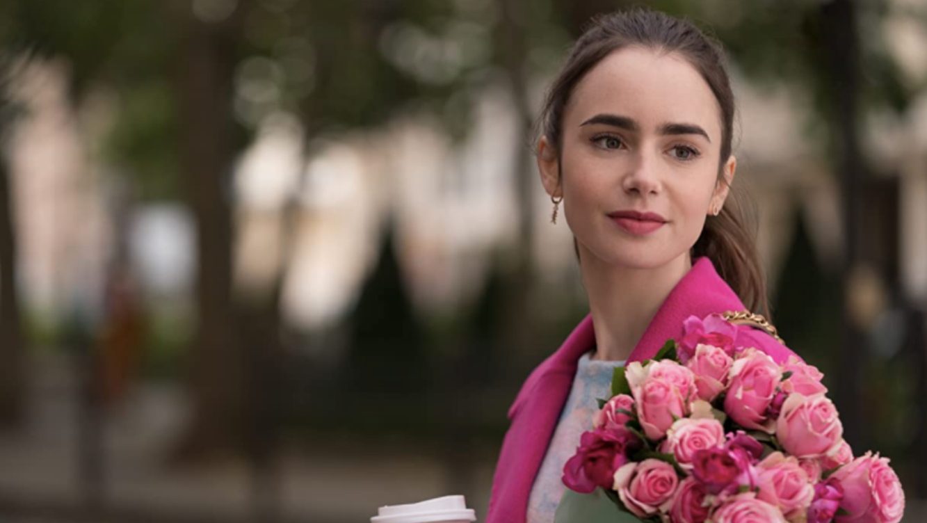 Amíg az Emily Párizsbant forgatták, Lily Collins folyton orvoshoz járt a fájdalmas magassarkú-viselés miatt