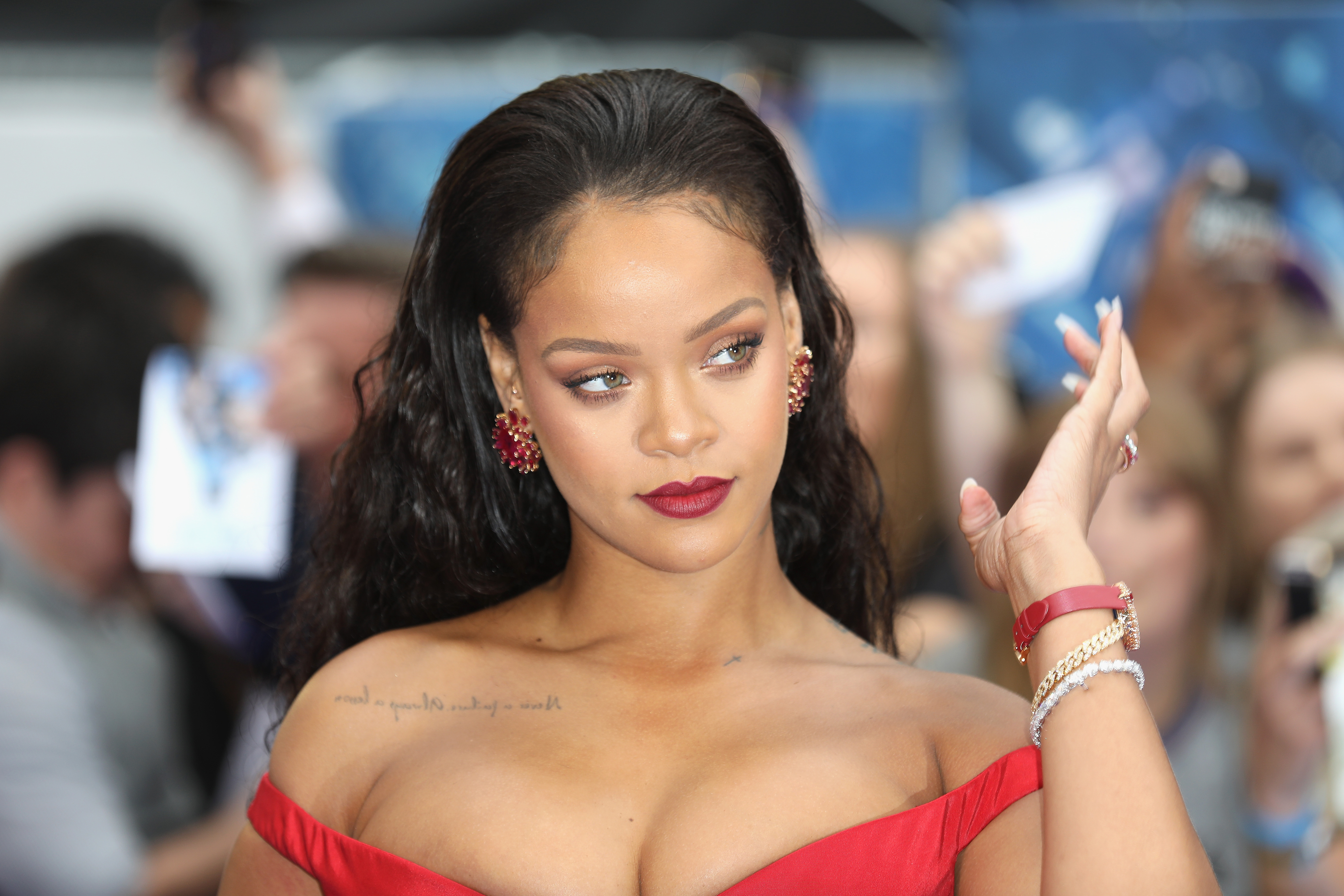 Rihanna sajátos módon utasította vissza, hogy jegyben járna