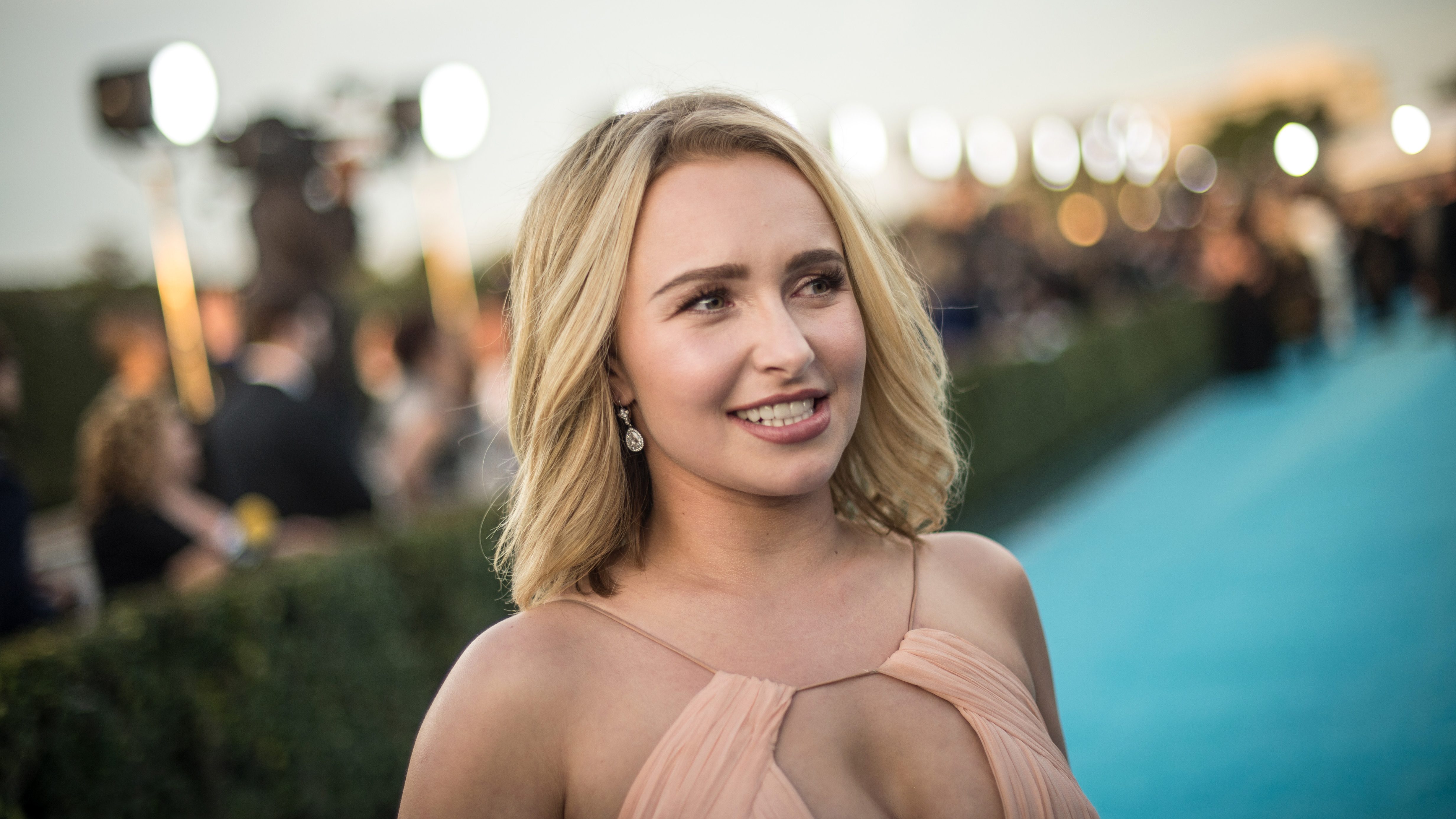 Hayden Panettiere és párja verekedésbe keveredtek egy étterem előtt