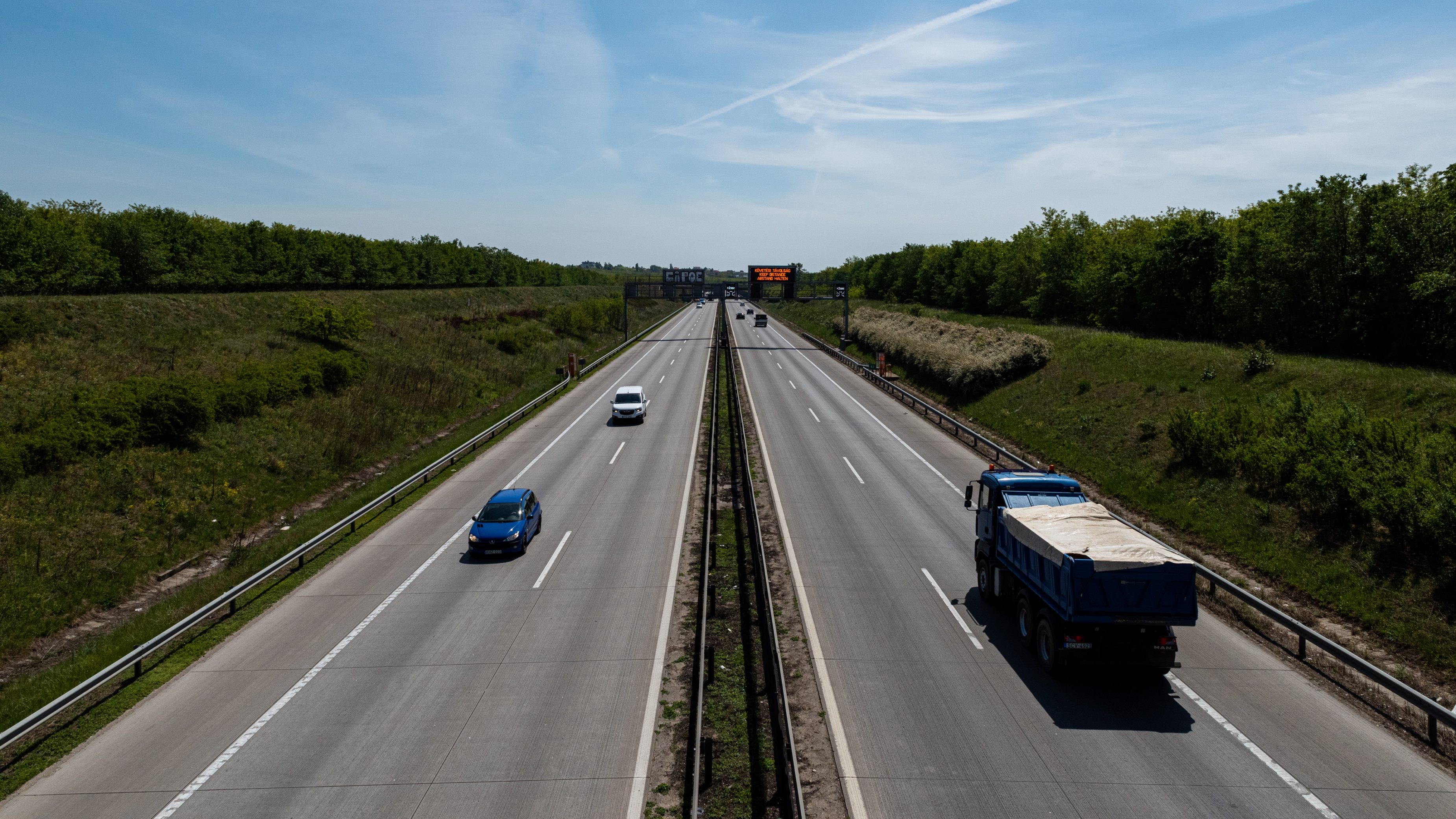 Rengeteg autós vásárolta meg a 60 perces türelmi időn belül az autópálya-matricát