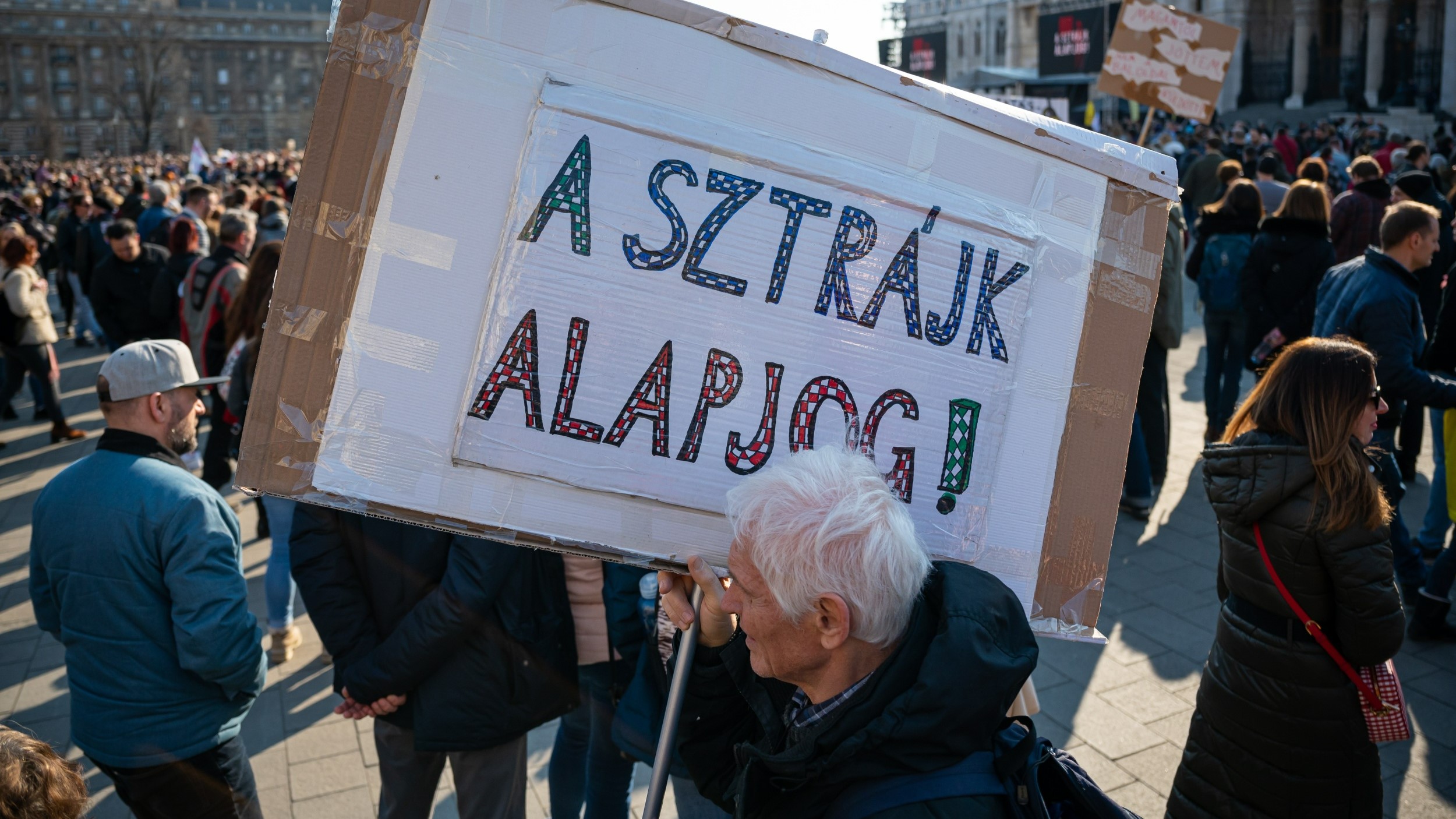 Több sztrájkoló pedagógus egészségbiztosítási jogviszonyát is szüneteltethették