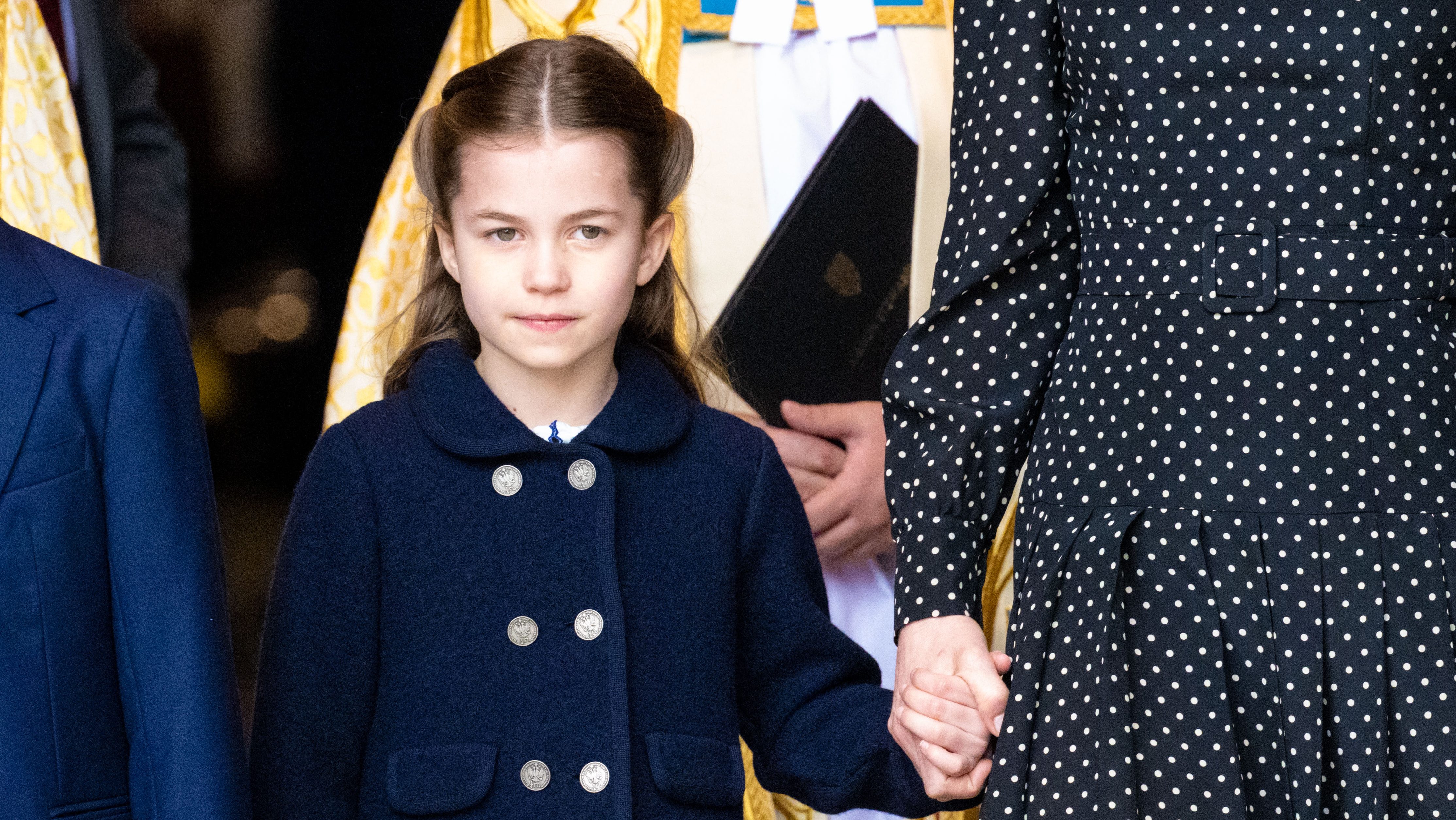 Sarolta hercegnő grimaszolt a Fülöp herceg emlékére tartott misén, már most imádják az erről készült videót