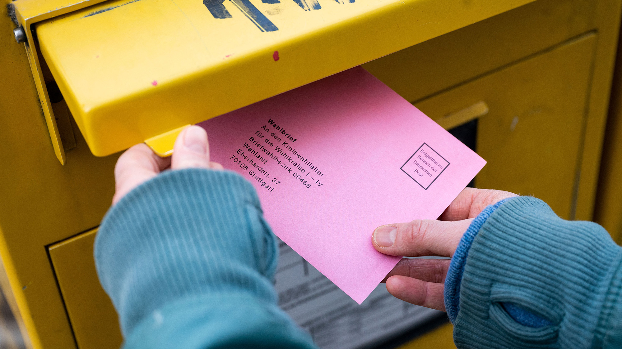 Amíg a külföldön élő magyarok órákat utazhatnak a választásra, más országok rugalmasan kezelik a levélszavazás lehetőségét