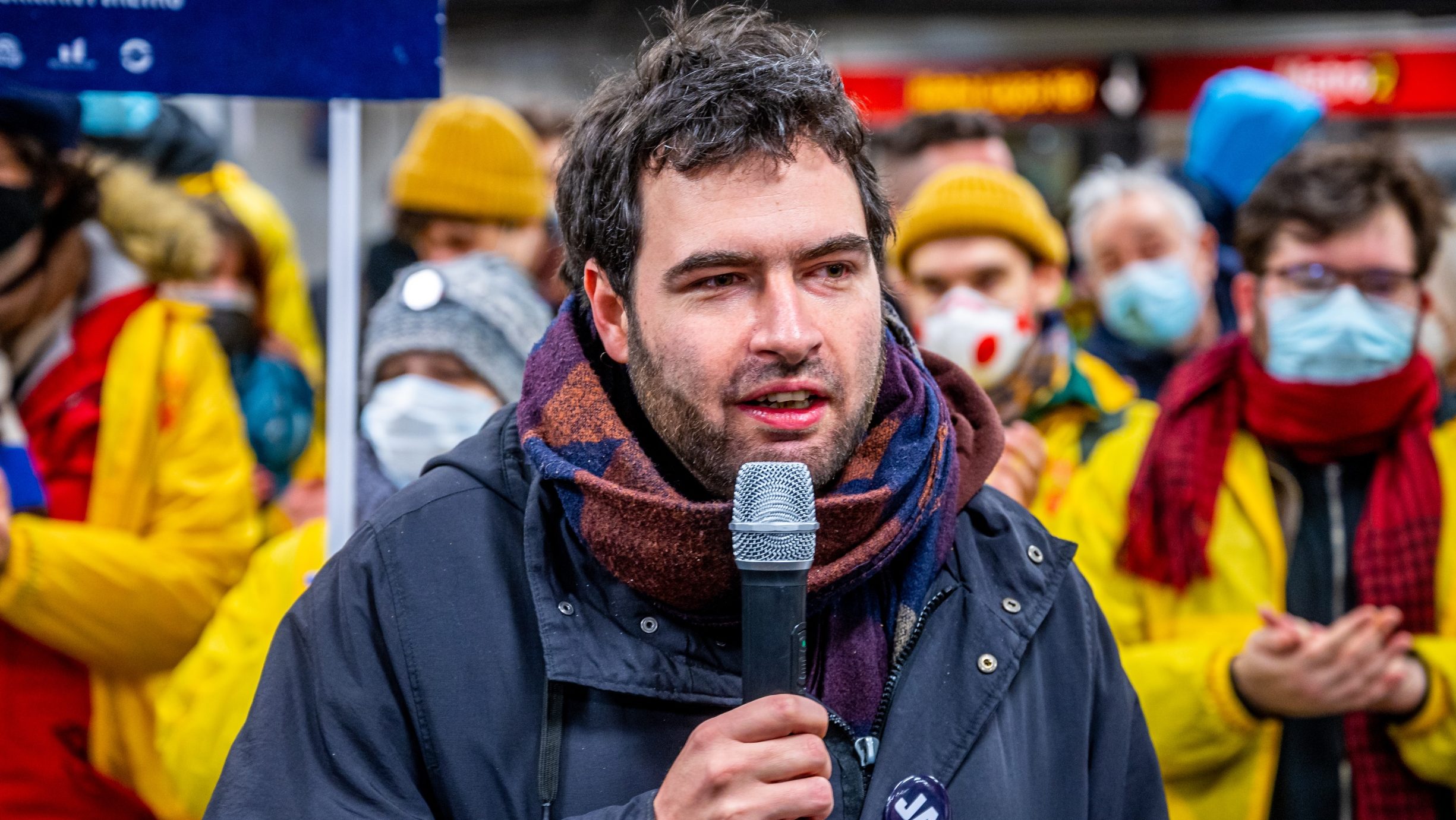 Jámbor András felveszi a mandátumát, de civileknek adja a fizetésének harmadát