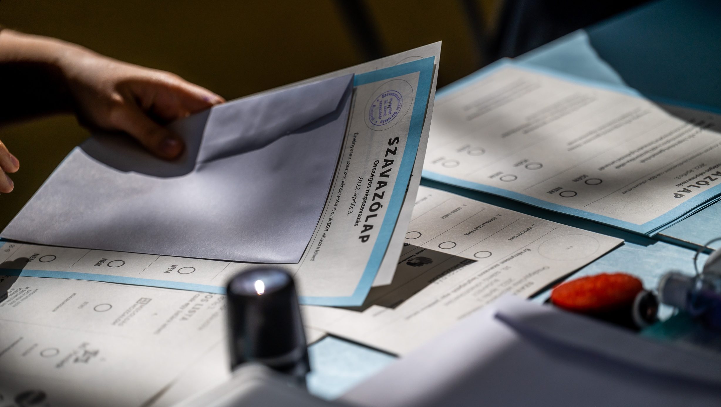 A Kúria érdemi vizsgálat nélkül elutasította a Háttér Társaság jogorvoslati kérelmét a népszavazáson való érvénytelen szavazásra buzdítás miatt