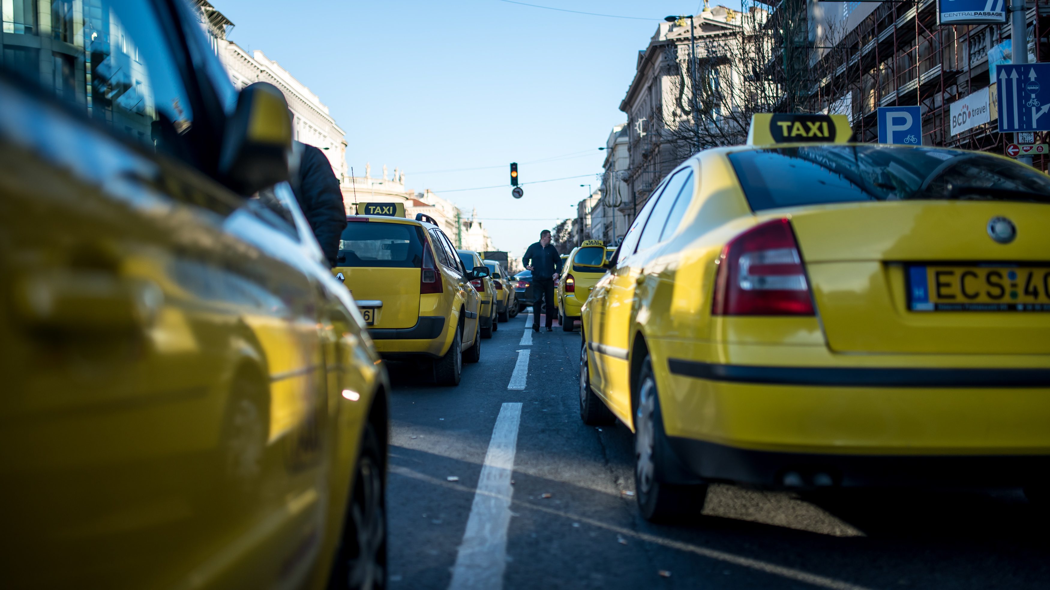 Több mint 30 százalékkal nőnek a budapesti taxis viteldíjak