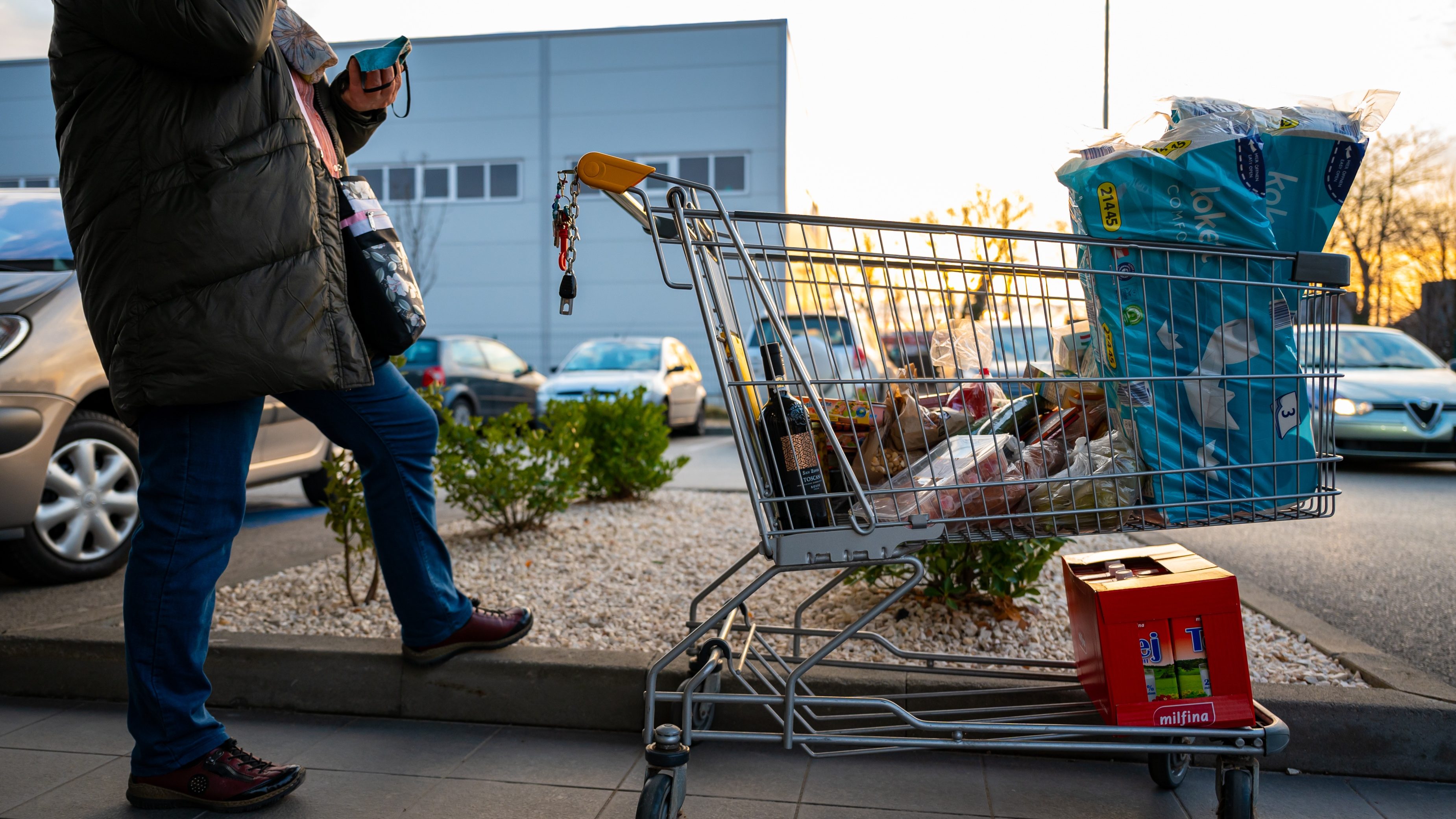 Most jobb, ha nem ülnek ölbe tett kézzel a kereskedők