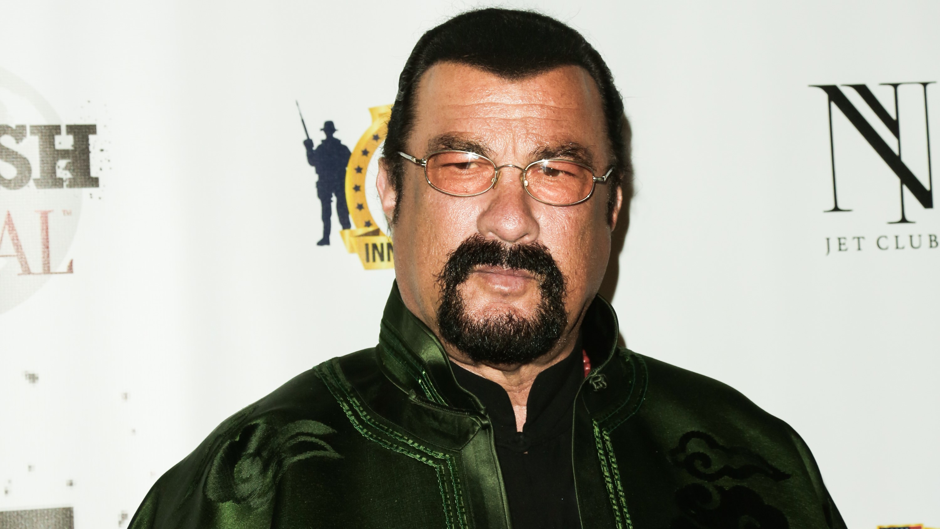 Steven Seagal Putyin szövetségeseivel ünnepelte 70. születésnapját Moszkvában