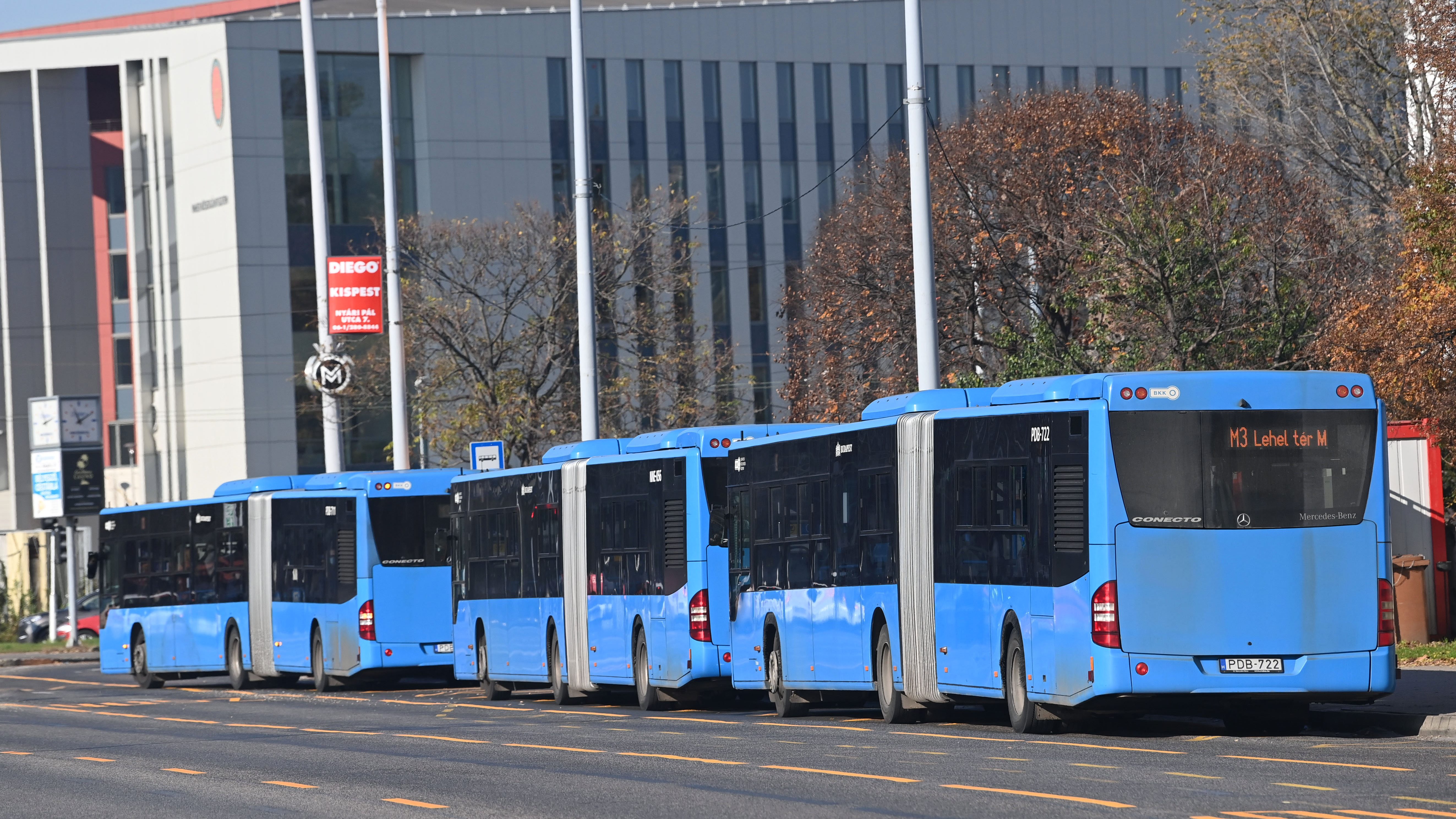 Nagy dugók várhatók Budapesten: sávlezárások és forgalomterelések lesznek a metrófelújítás miatt