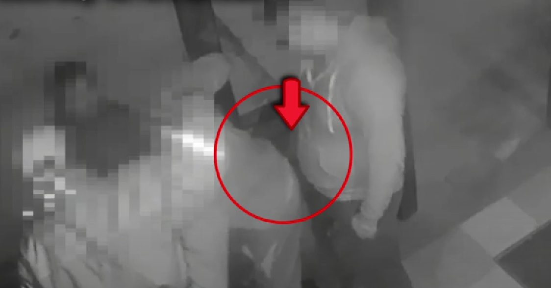 Videón, ahogy kifosztanak egy részeget a lábatlani kocsmában