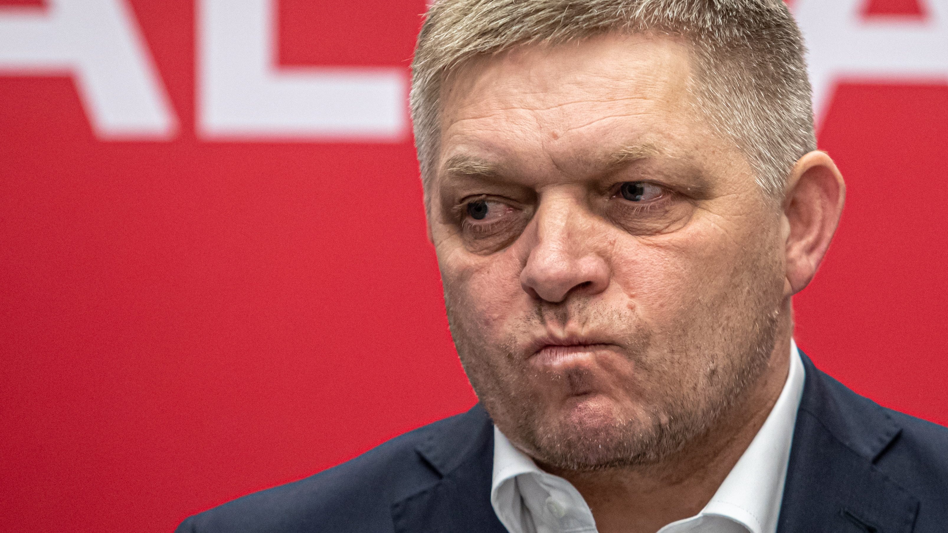 Robert Fico nem tett vallomást, de azzal számol, hogy hamarosan melegítőt kell húznia