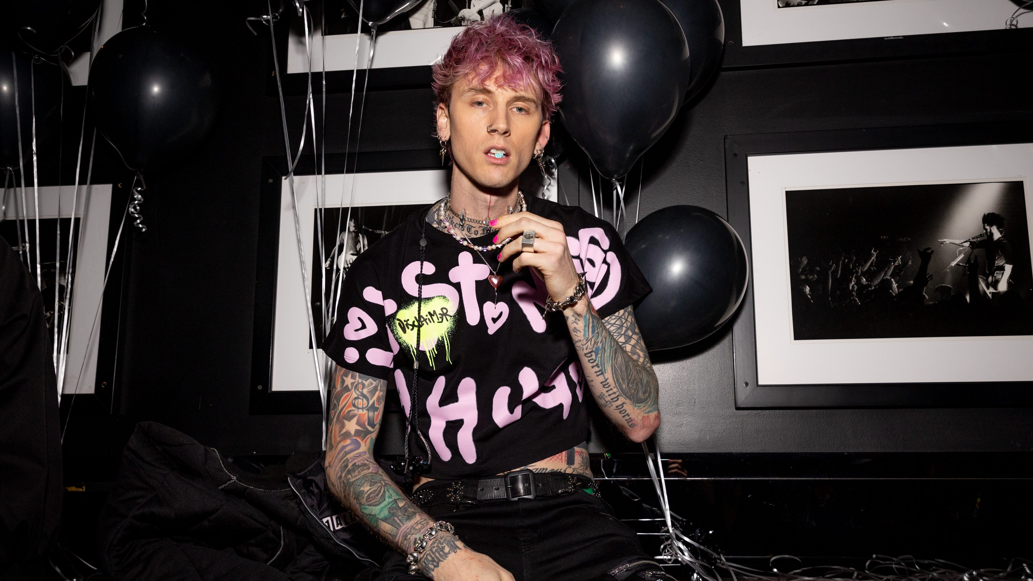 Miután Jagger „a rockzene jövőjének” nevezte, Machine Gun Kelly gyorsan vissza is tért a raphez