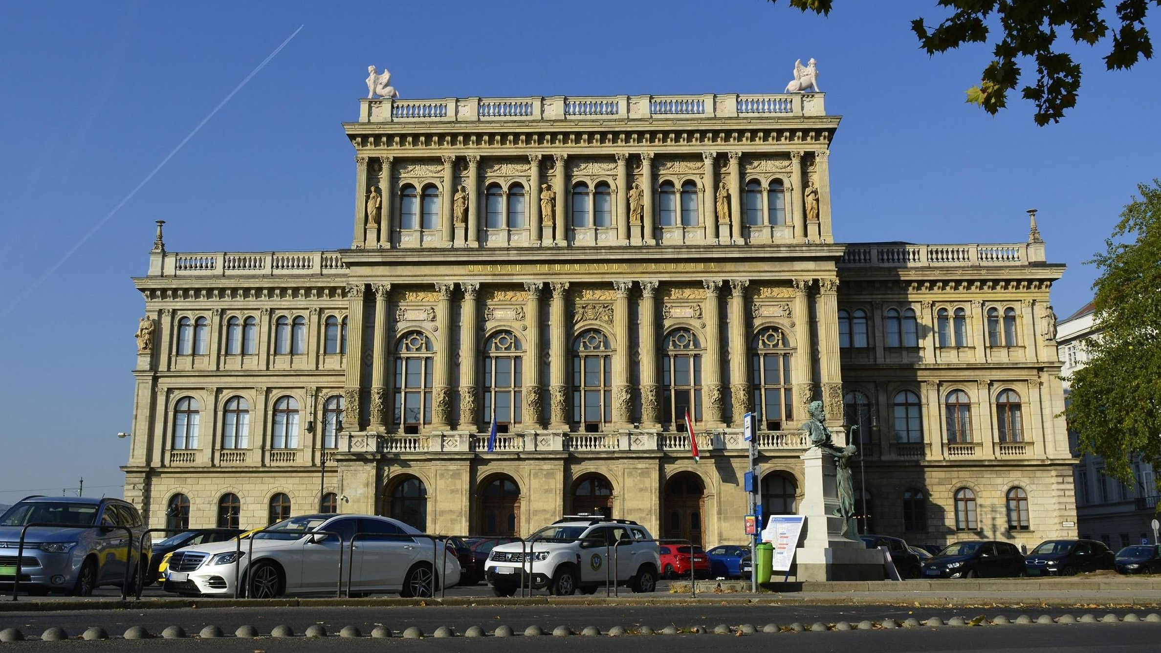 Visszakapja szfinxeit és eredeti arcát a MTA főépülete és könyvtára