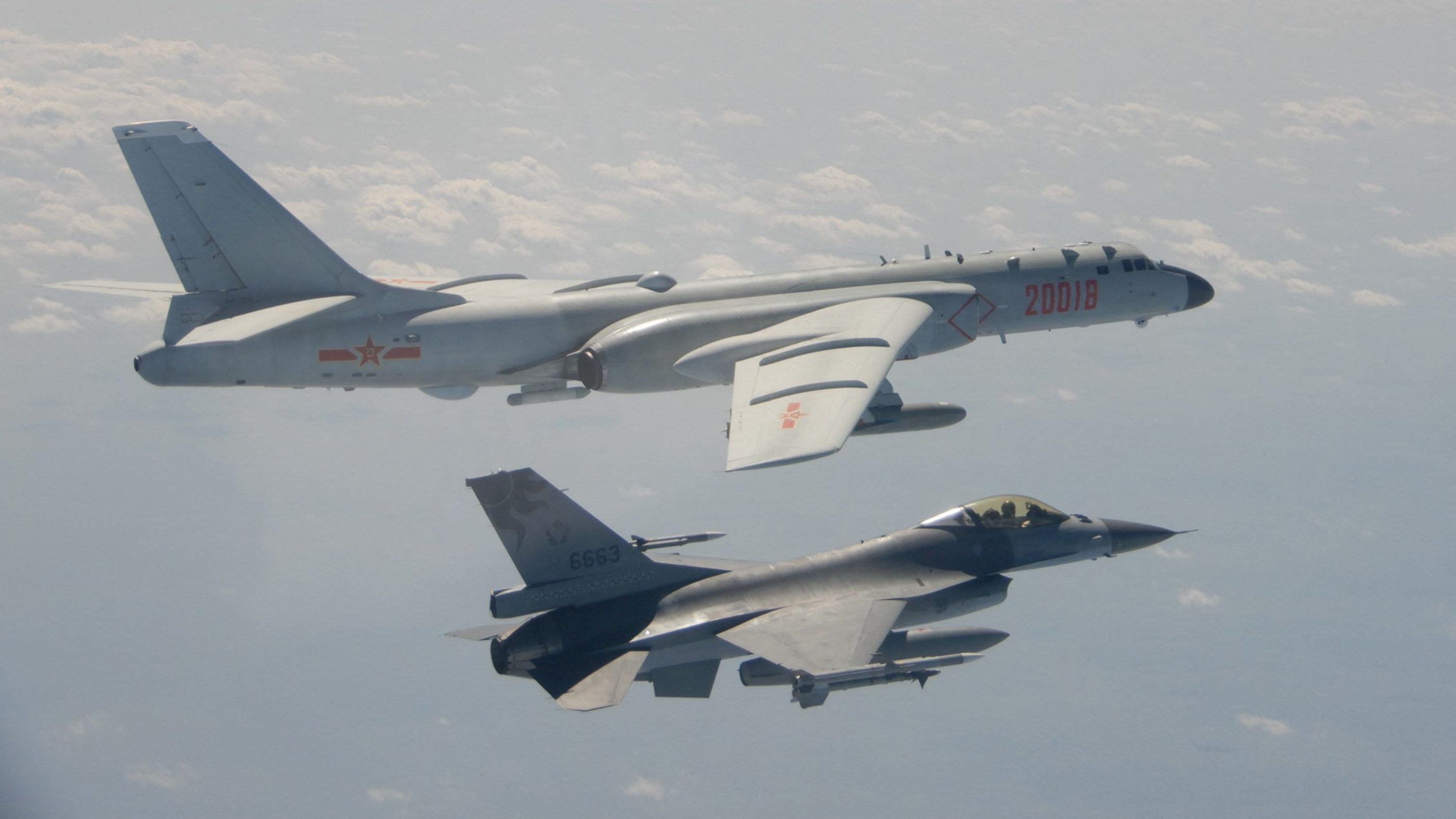 Tizennyolc kínai harci repülőgép sértette meg Tajvan légterét