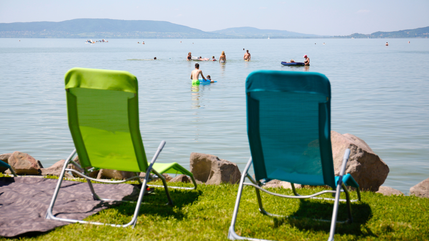 A hétvégén már fürdeni lehet a Balatonban