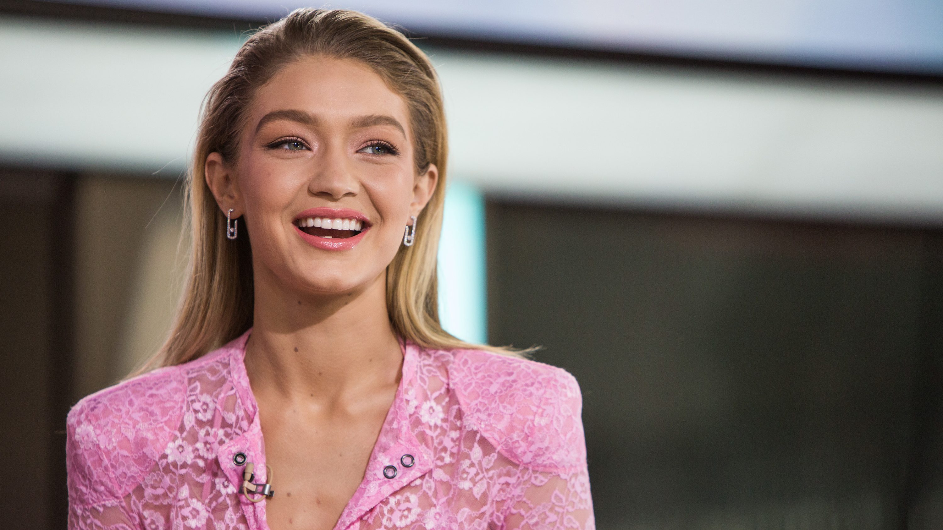 Gigi Hadid jóformán csak egy nyúllal takarta el, amit muszáj volt