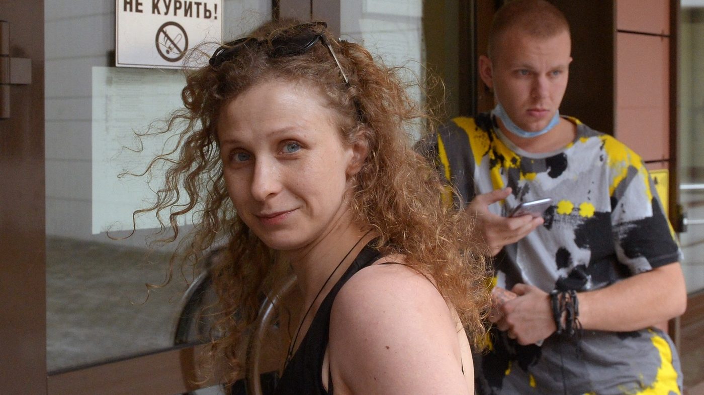 Kémregénybe illő módon szökött meg Oroszországból a Pussy Riot tagja