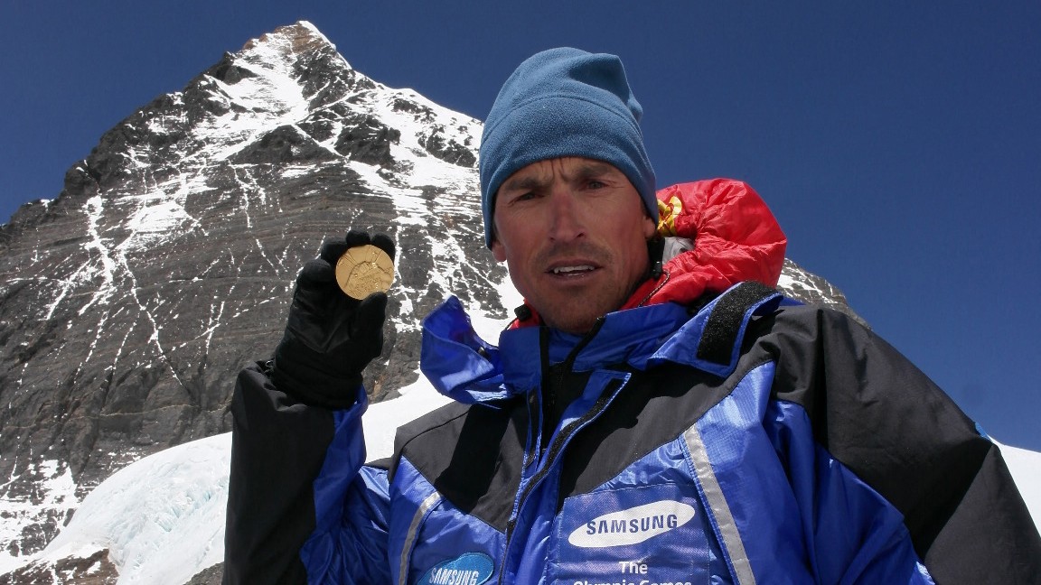 Rekorder lett a brit hegymászó, aki tizenhatodszor jutott fel a Mount Everestre