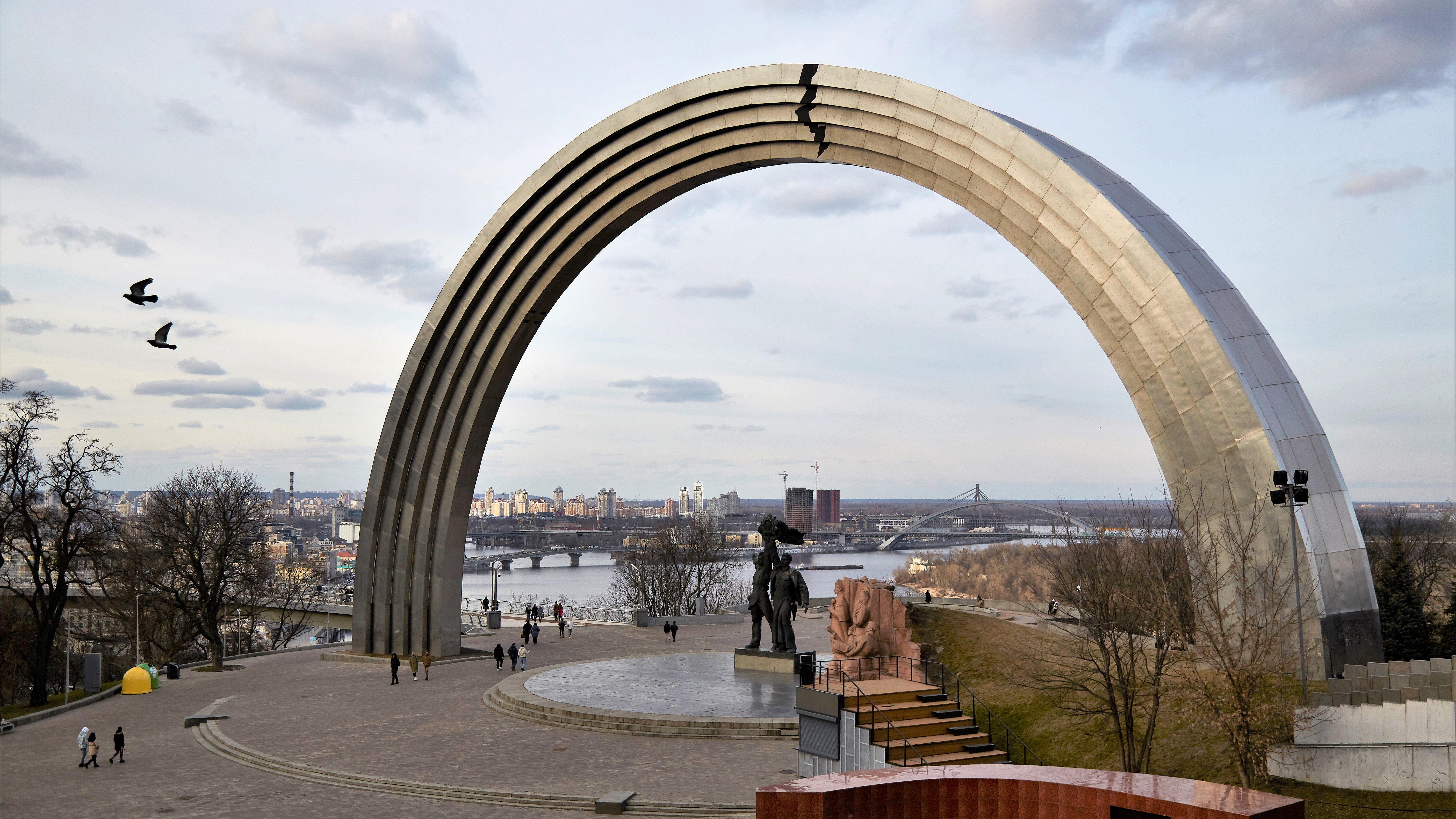 Negyvennél is több kijevi emlékművet bontatna le Vitalij Klicsko